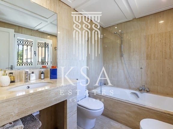 4 soveværelse Lejlighed til salg i Bendinat med swimmingpool garage - € 2.400.000 (Ref: 6915991)