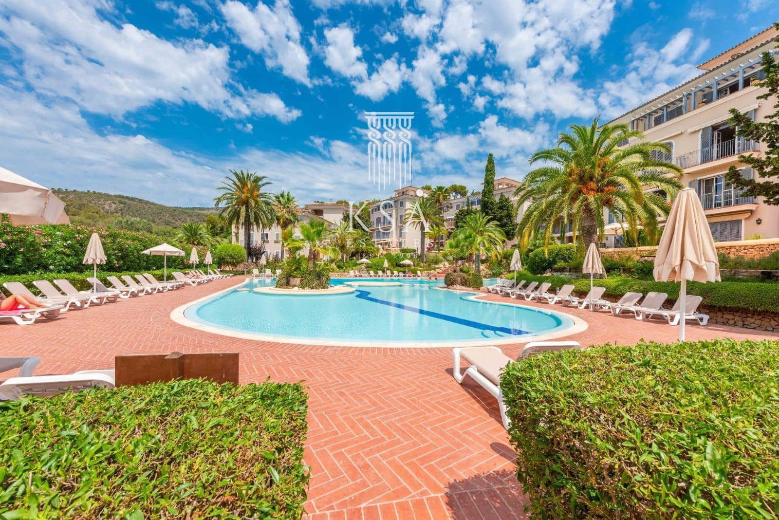 2 soveværelse Penthouse til salg i Bendinat med swimmingpool - € 620.000 (Ref: 7098268)