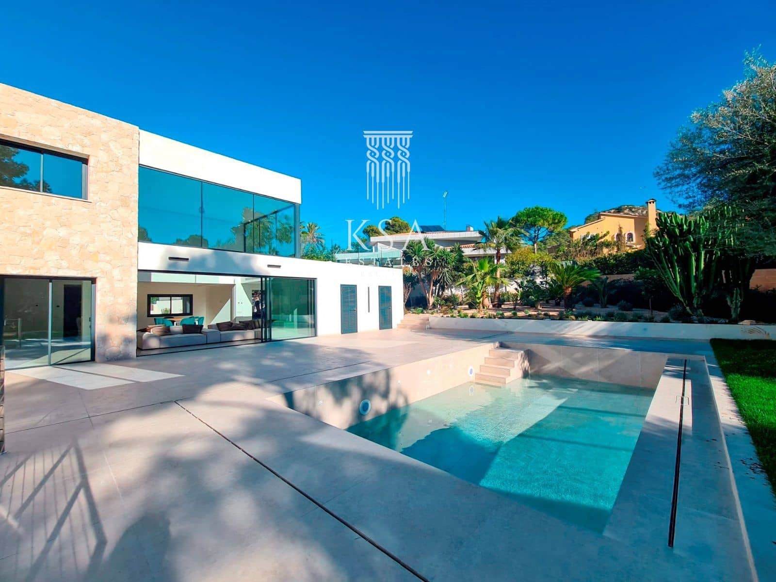 6 bedroom Villa for sale in Santa Ponsa with pool garage - € 4,495,000 (Ref: 8008794)
