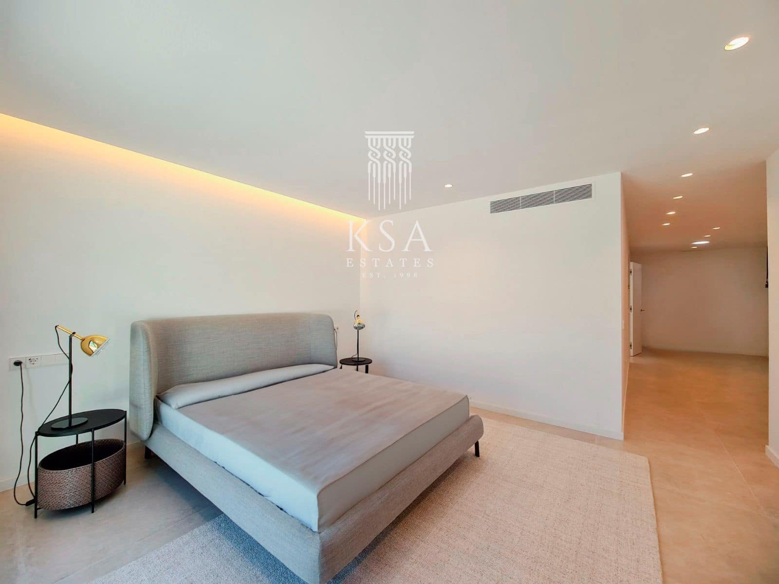 6 bedroom Villa for sale in Santa Ponsa with pool garage - € 4,495,000 (Ref: 8008794)