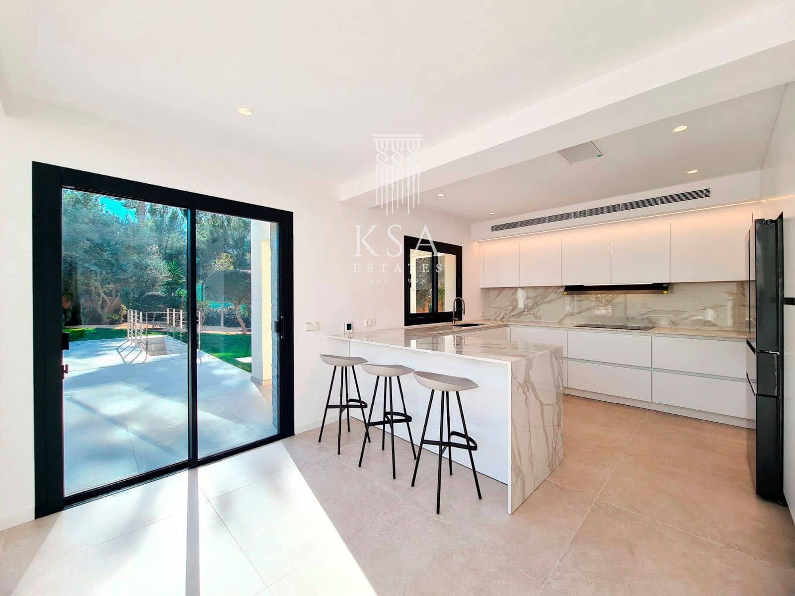 6 bedroom Villa for sale in Santa Ponsa with pool garage - € 4,495,000 (Ref: 8008794)