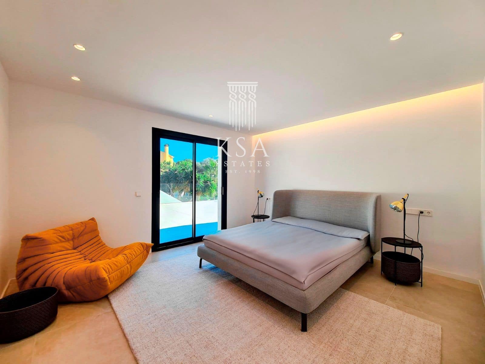 6 bedroom Villa for sale in Santa Ponsa with pool garage - € 4,495,000 (Ref: 8008794)