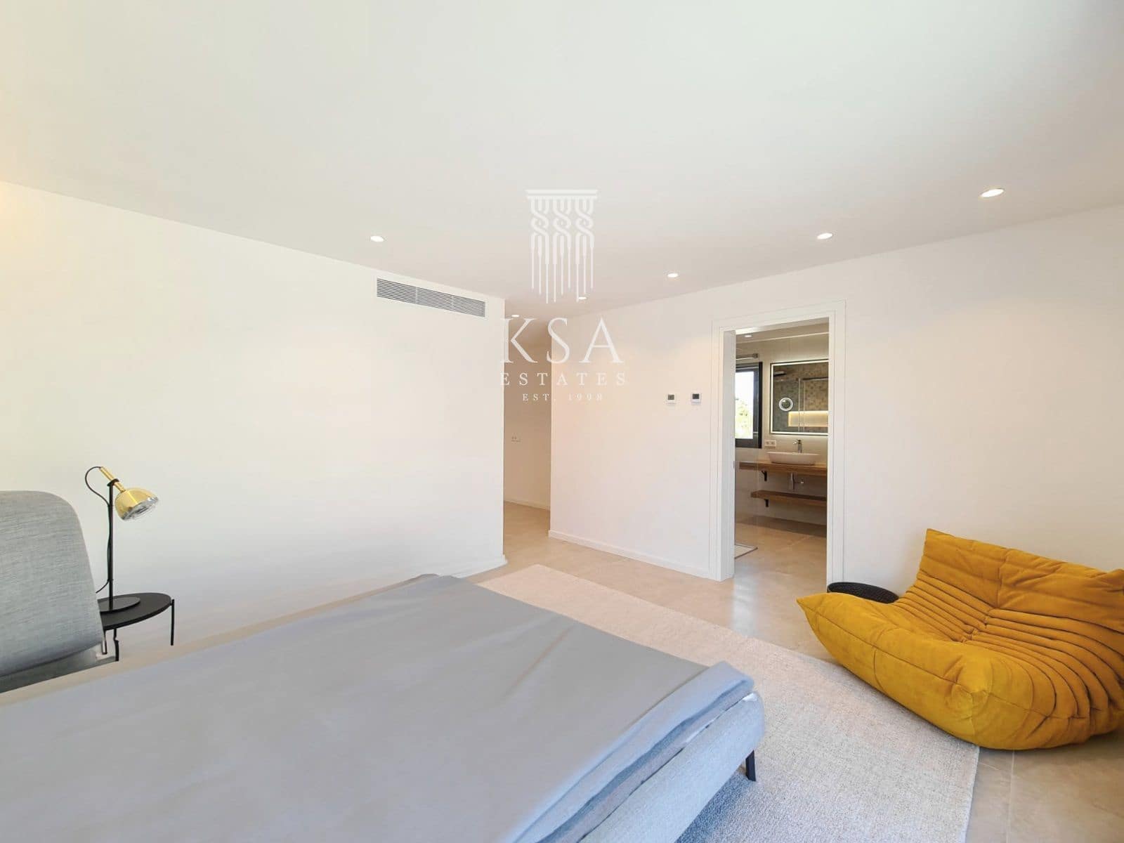 6 bedroom Villa for sale in Santa Ponsa with pool garage - € 4,495,000 (Ref: 8008794)