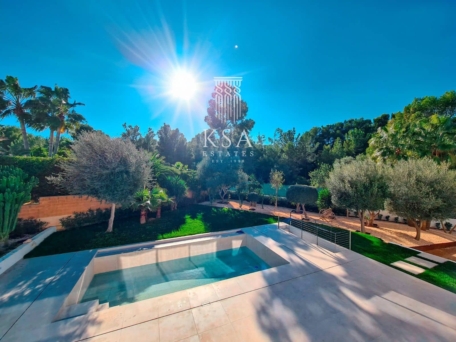 6 bedroom Villa for sale in Santa Ponsa with pool garage - € 4,495,000 (Ref: 8008794)