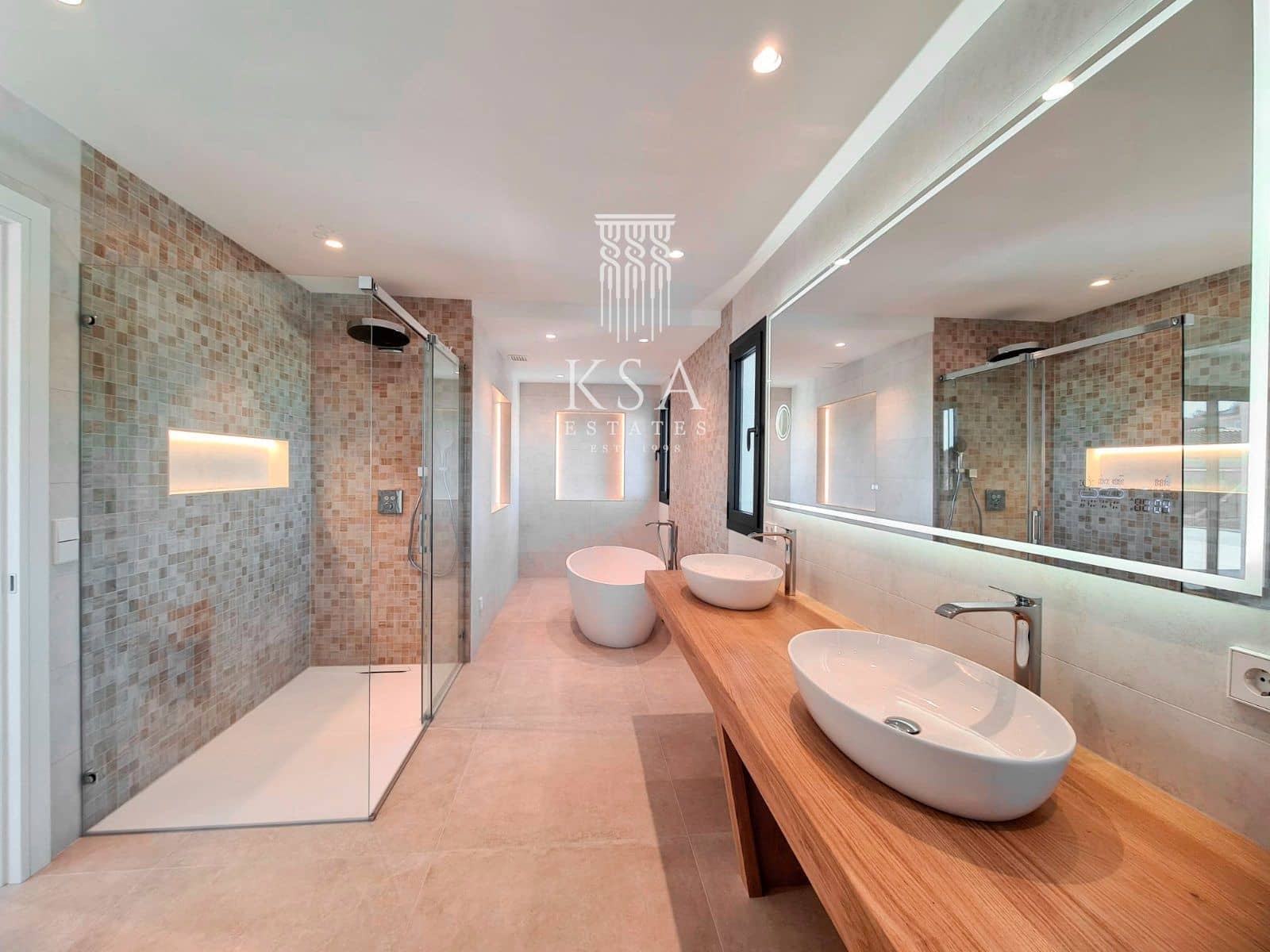 6 bedroom Villa for sale in Santa Ponsa with pool garage - € 4,495,000 (Ref: 8008794)