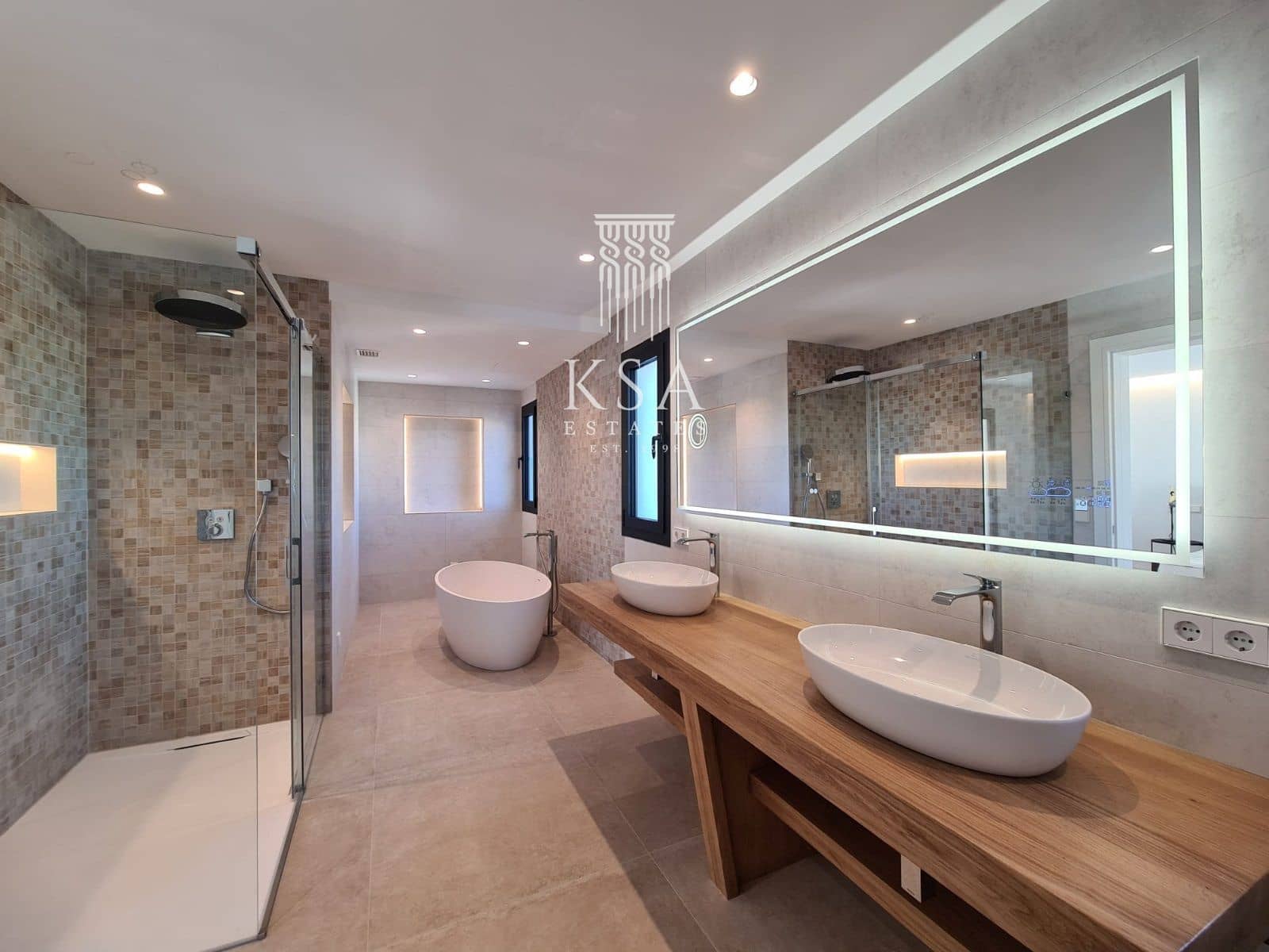 6 bedroom Villa for sale in Santa Ponsa with pool garage - € 4,495,000 (Ref: 8008794)