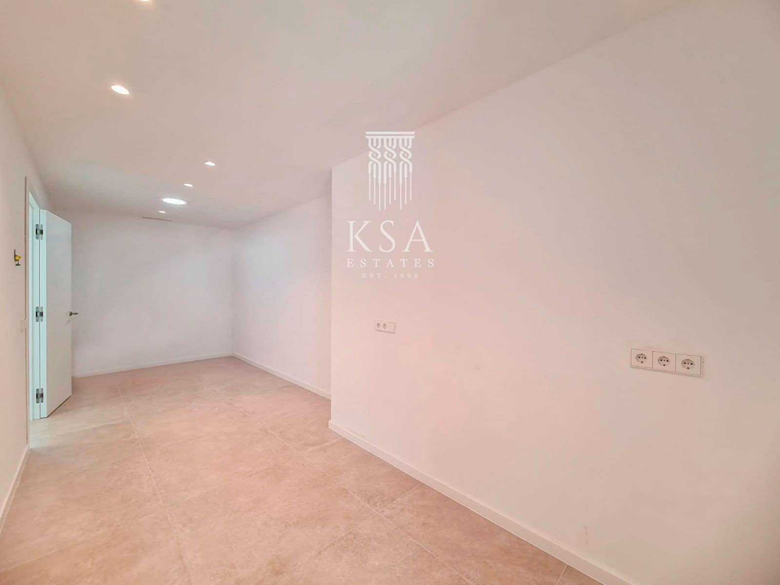 6 bedroom Villa for sale in Santa Ponsa with pool garage - € 4,495,000 (Ref: 8008794)