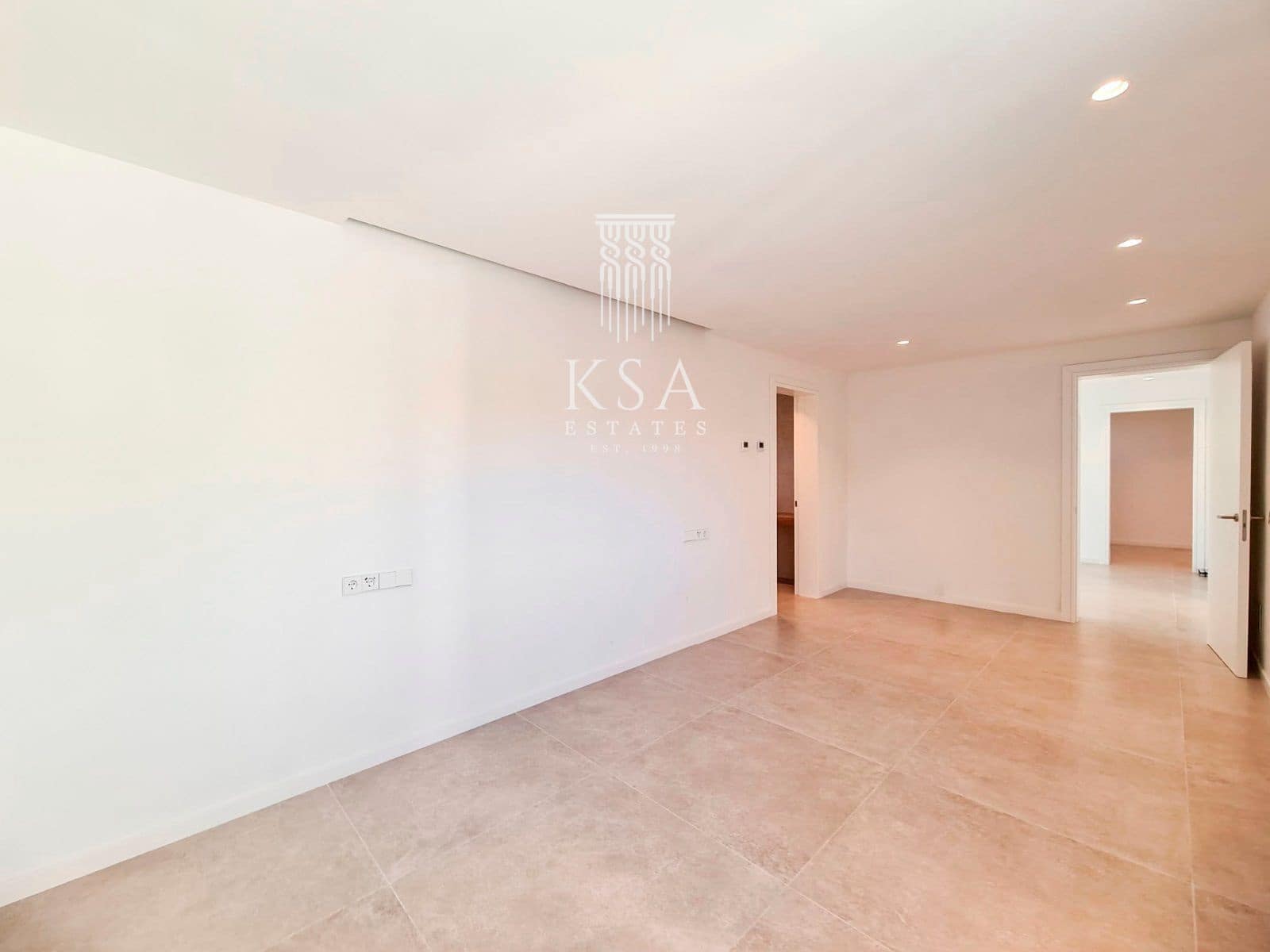 6 bedroom Villa for sale in Santa Ponsa with pool garage - € 4,495,000 (Ref: 8008794)