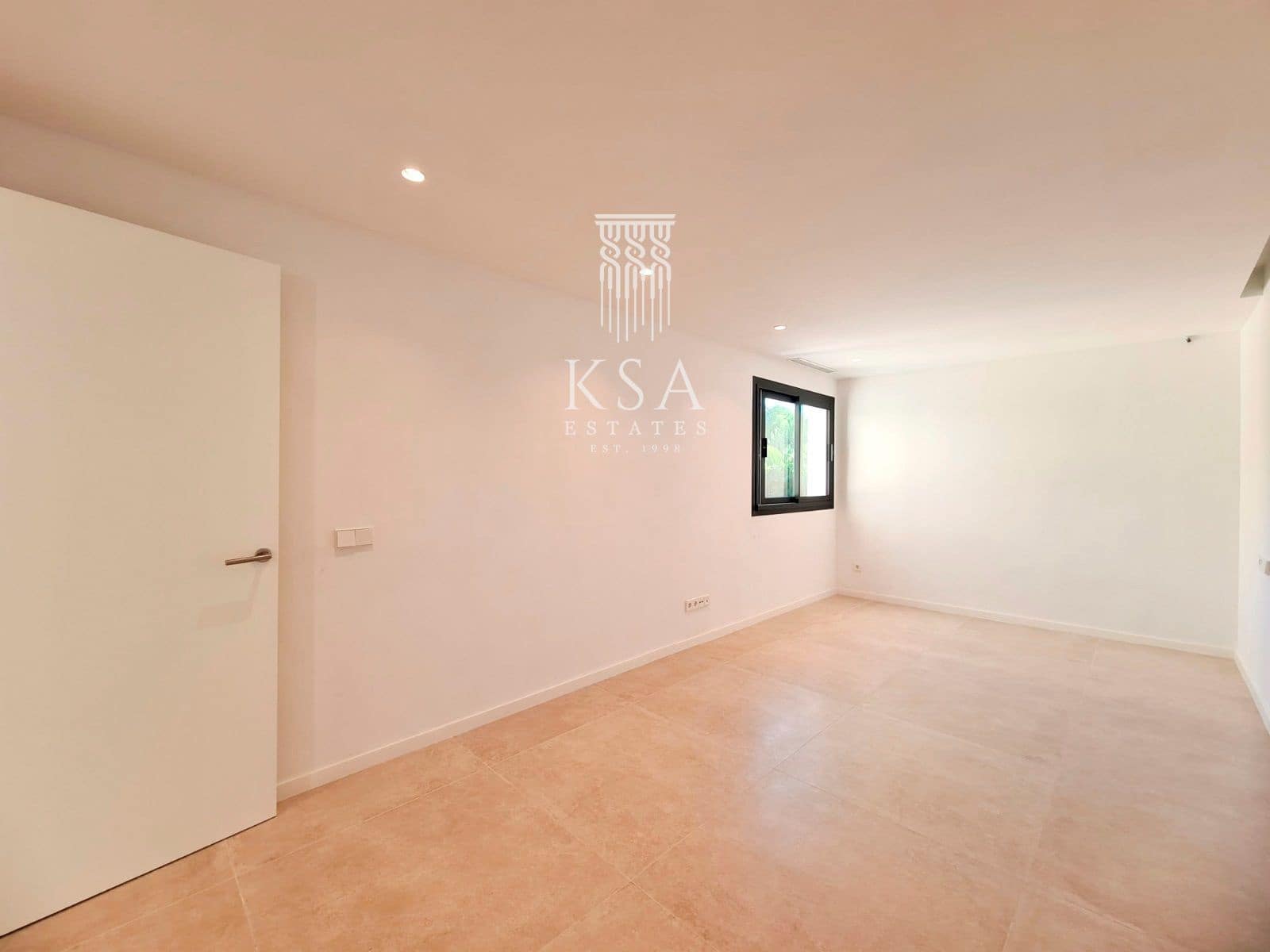 6 bedroom Villa for sale in Santa Ponsa with pool garage - € 4,495,000 (Ref: 8008794)