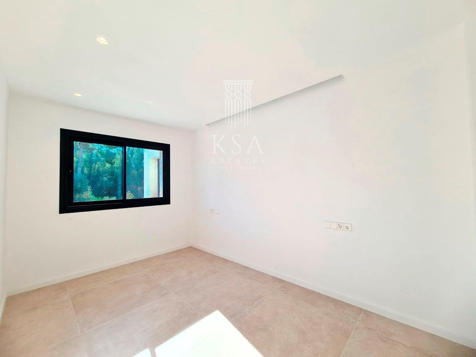 6 bedroom Villa for sale in Santa Ponsa with pool garage - € 4,495,000 (Ref: 8008794)