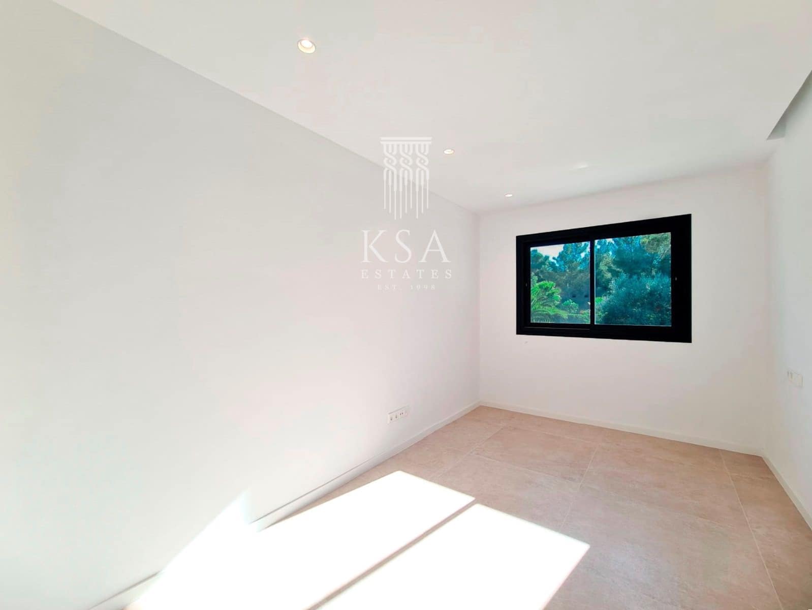 6 bedroom Villa for sale in Santa Ponsa with pool garage - € 4,495,000 (Ref: 8008794)