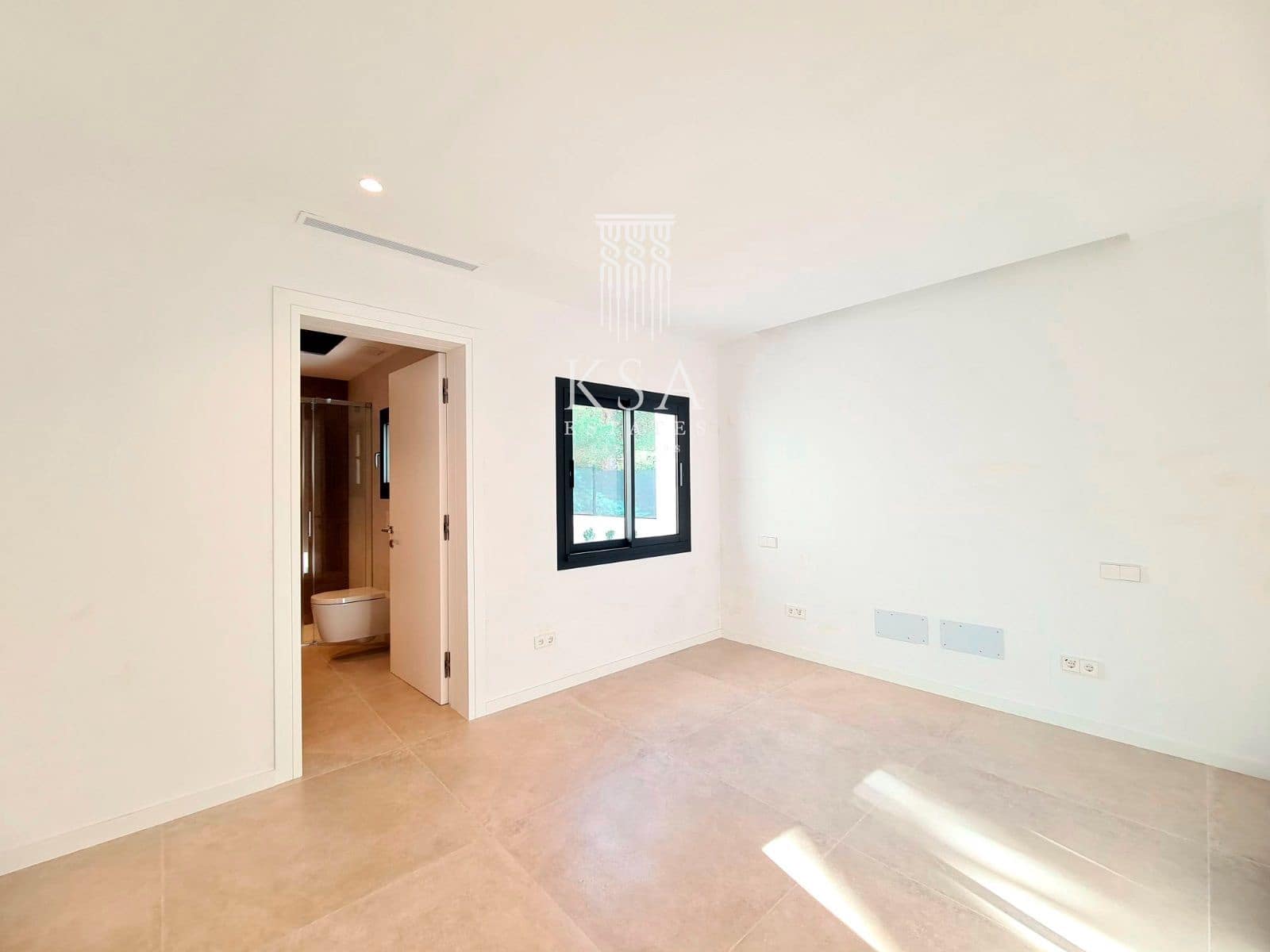 6 bedroom Villa for sale in Santa Ponsa with pool garage - € 4,495,000 (Ref: 8008794)