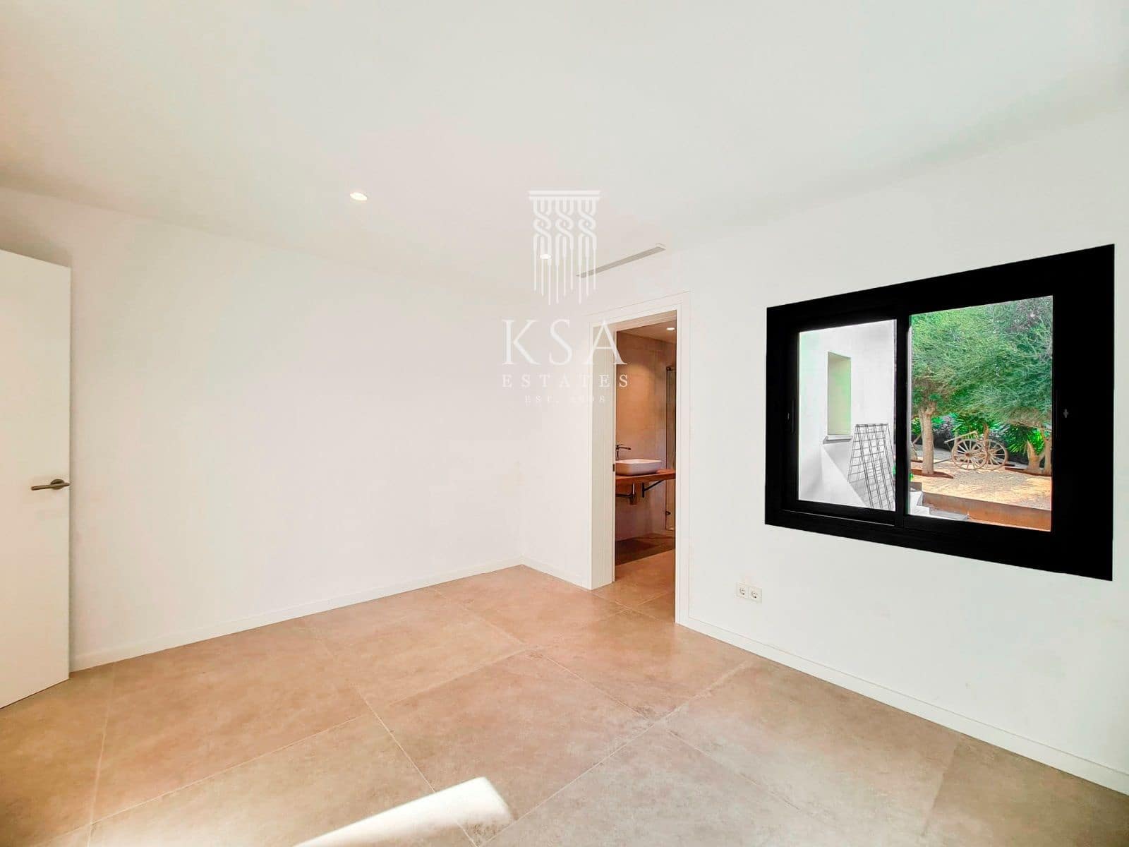 6 bedroom Villa for sale in Santa Ponsa with pool garage - € 4,495,000 (Ref: 8008794)