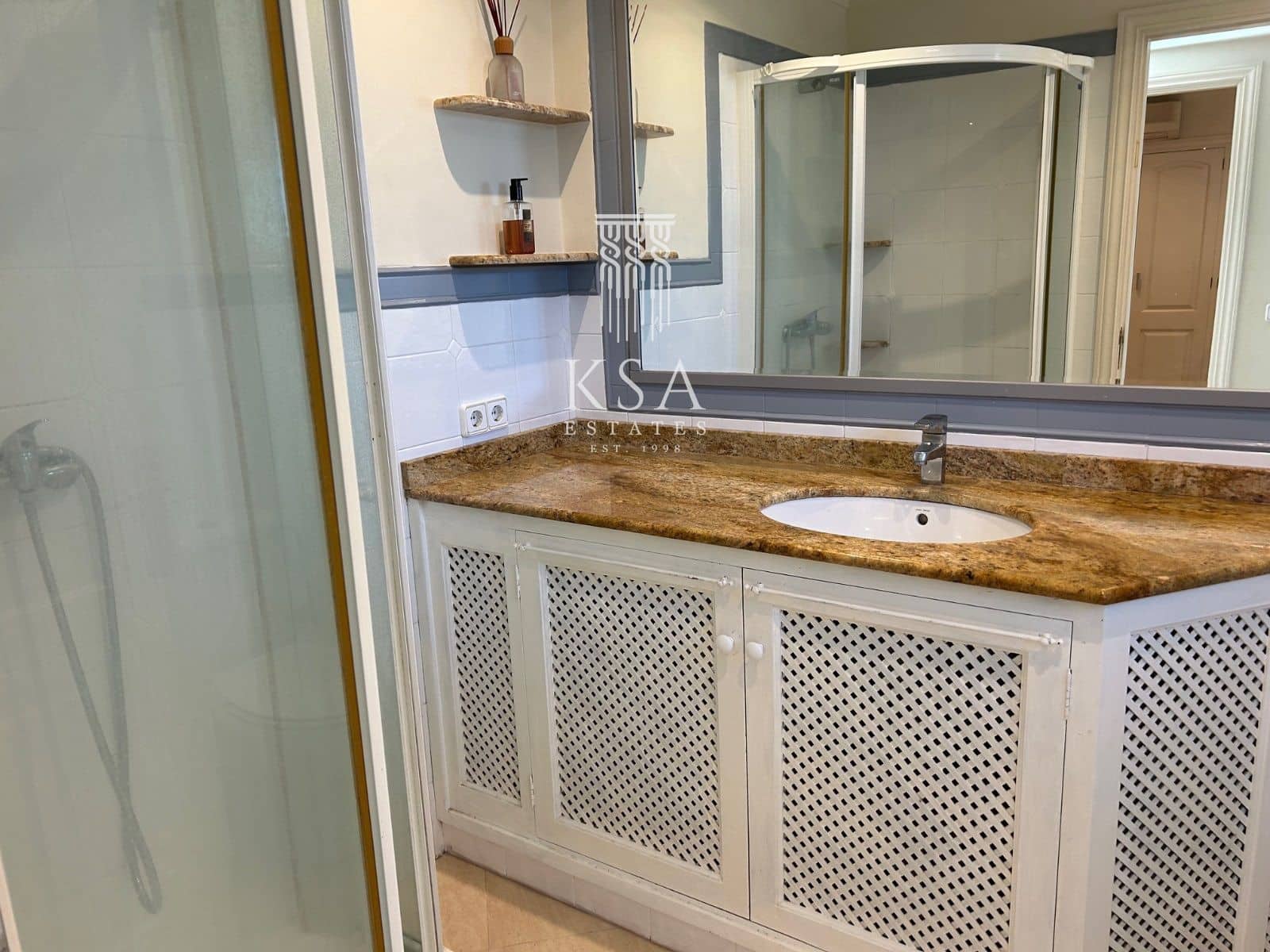 2 soverom Penthouse til salgs i Portals Nous med garasje - € 395 000 (Ref: 8097964)