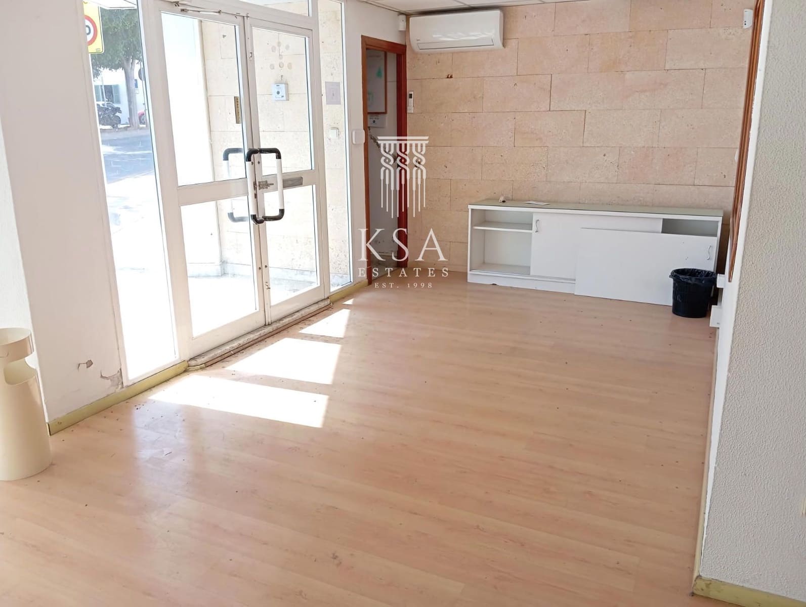 Kommersiell til leie i Cas Catala - € 3 200 (Ref: 8873285)