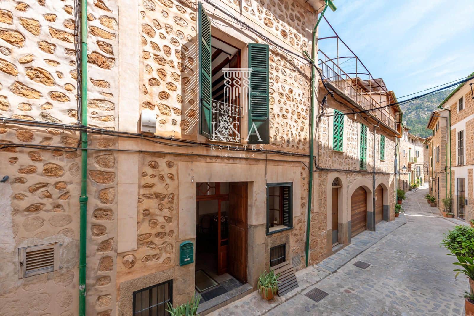 Villa til salgs i Fornalutx - € 615 000 (Ref: 9084242)