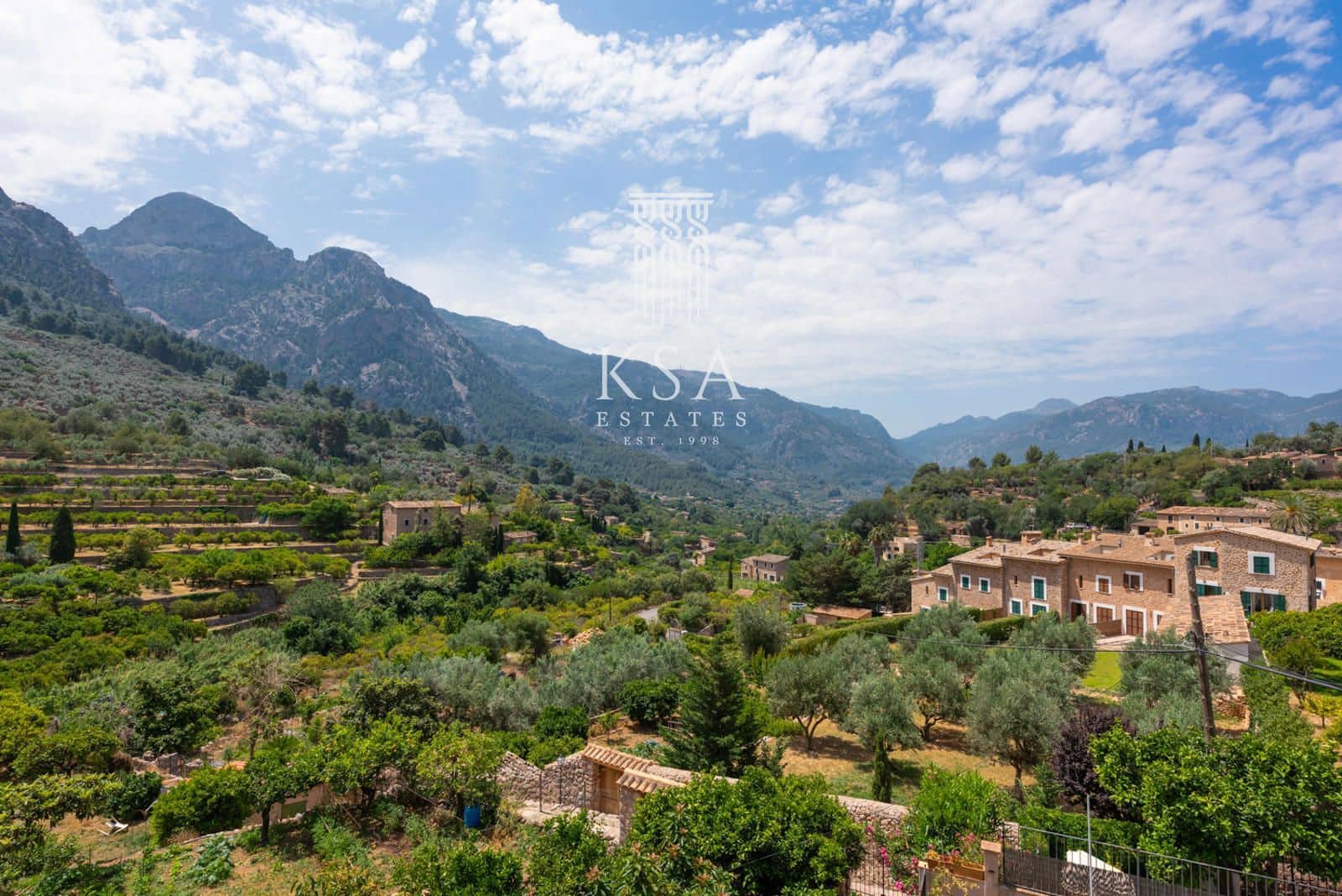 Villa til salgs i Fornalutx - € 615 000 (Ref: 9084242)