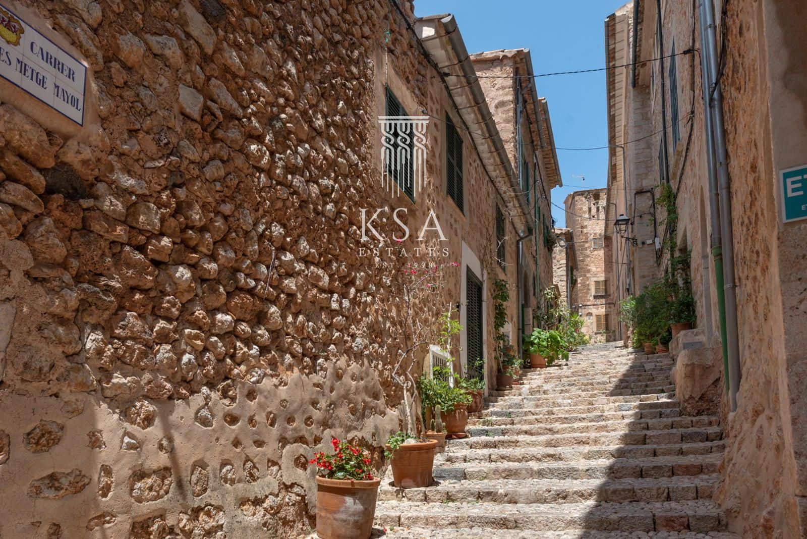 Villa til salgs i Fornalutx - € 615 000 (Ref: 9084242)