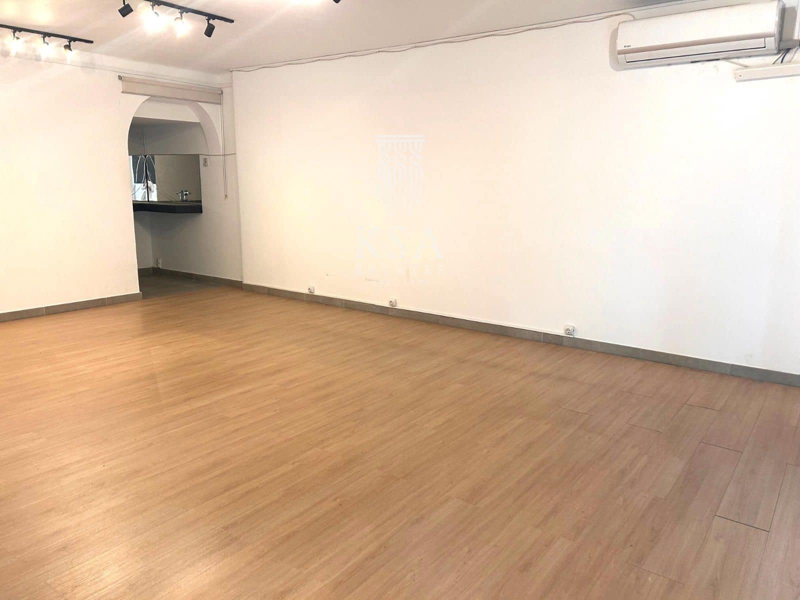 Commercial for sale in Palma de Mallorca - € 350,000 (Ref: 9146624)