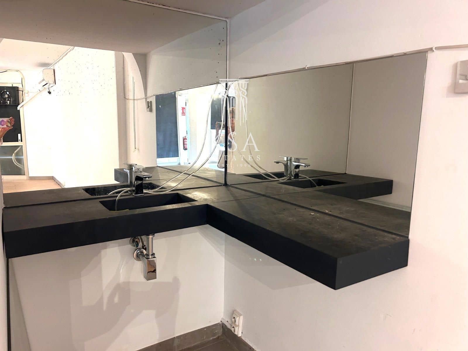 Commercial for sale in Palma de Mallorca - € 350,000 (Ref: 9146624)