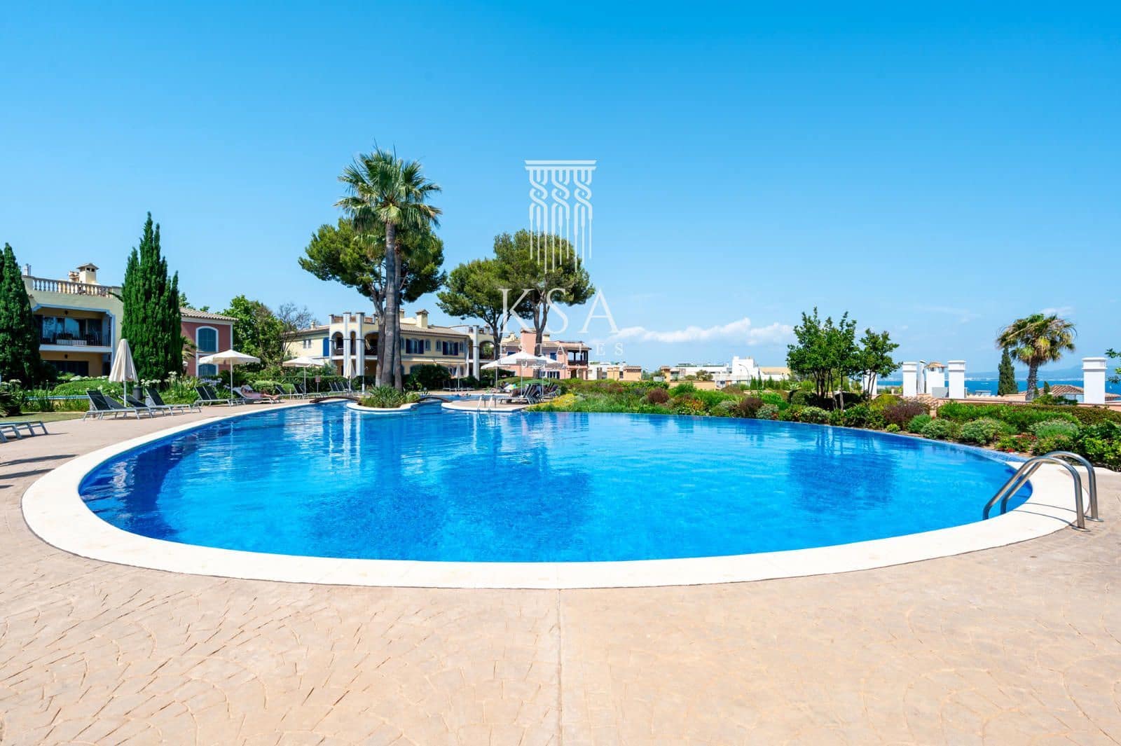 2 bedroom Flat for sale in Bendinat with pool garage - € 900,000 (Ref: 9386036)