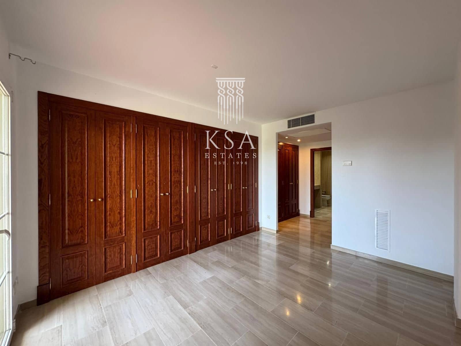 2 bedroom Flat for sale in Bendinat with pool garage - € 900,000 (Ref: 9386036)