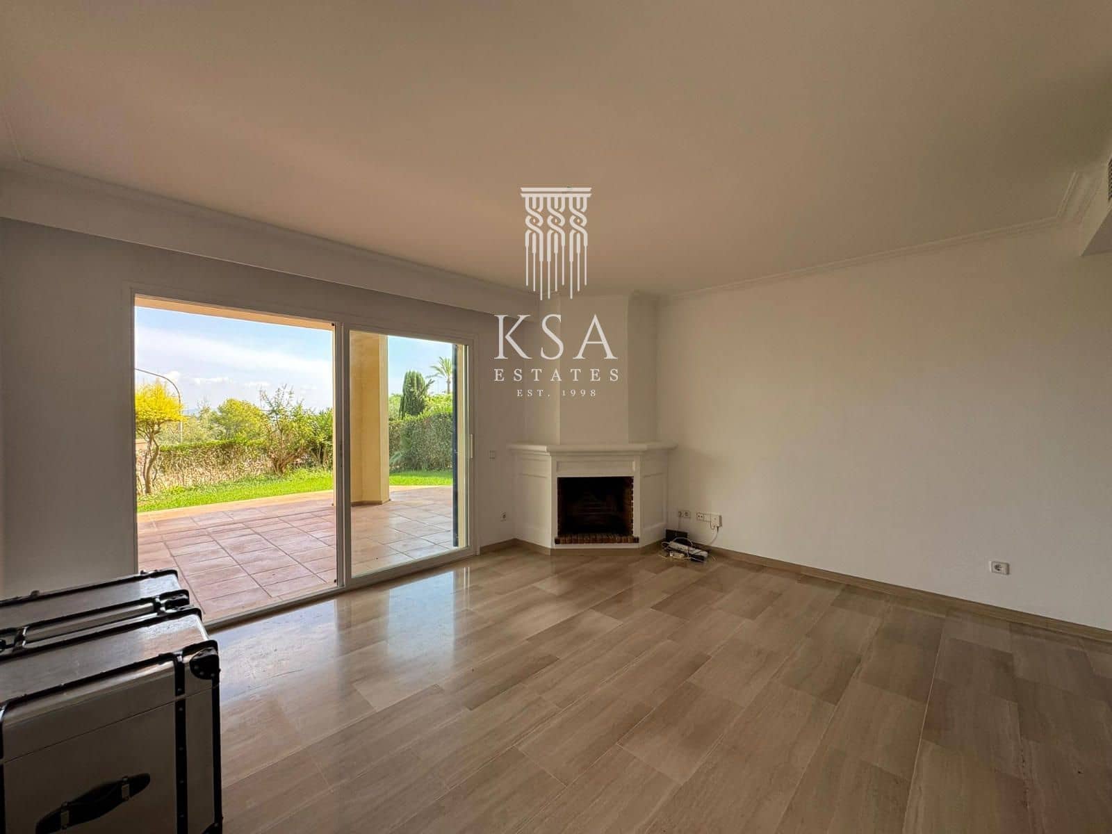 2 bedroom Flat for sale in Bendinat with pool garage - € 900,000 (Ref: 9386036)