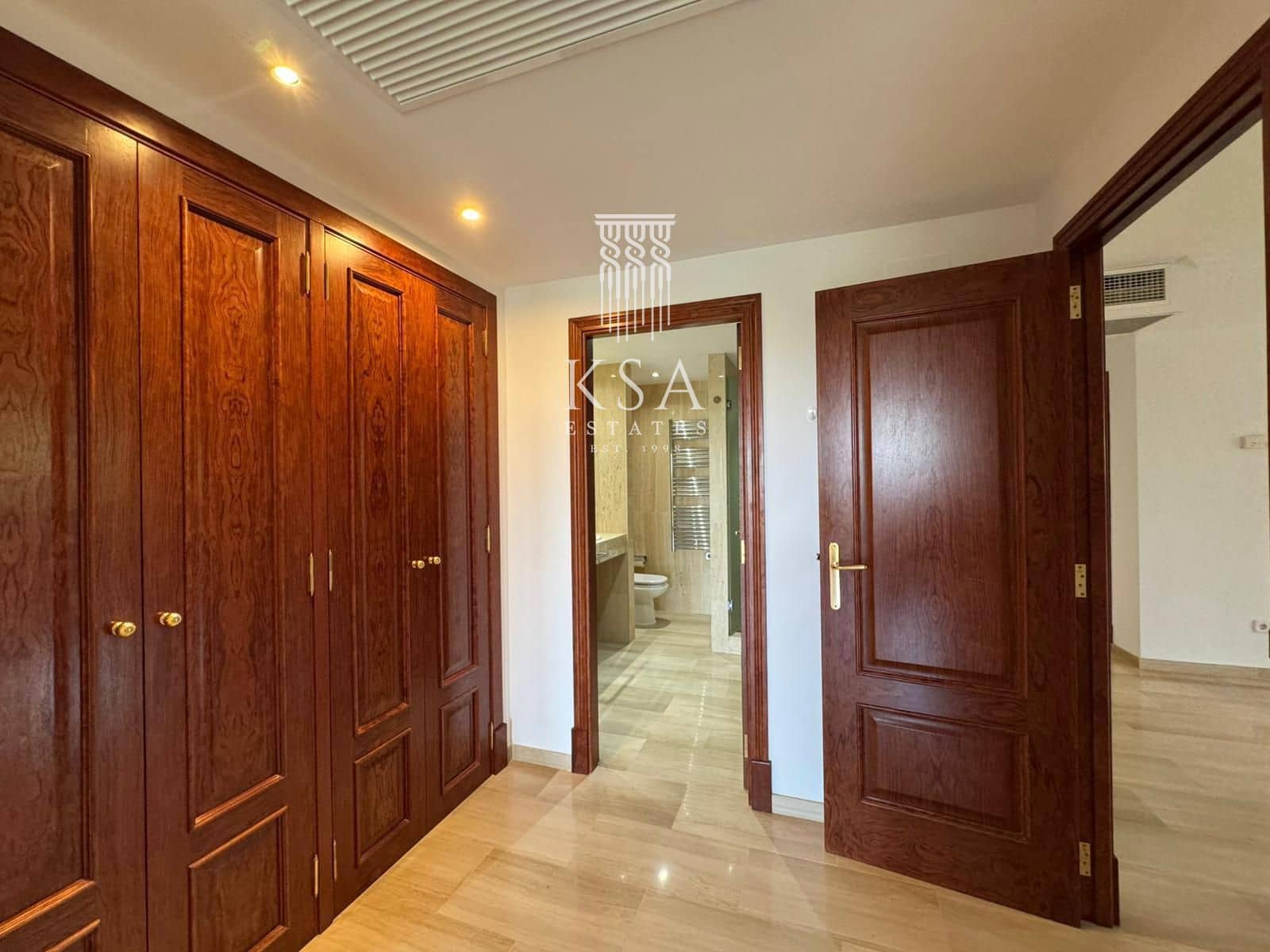 2 bedroom Flat for sale in Bendinat with pool garage - € 900,000 (Ref: 9386036)