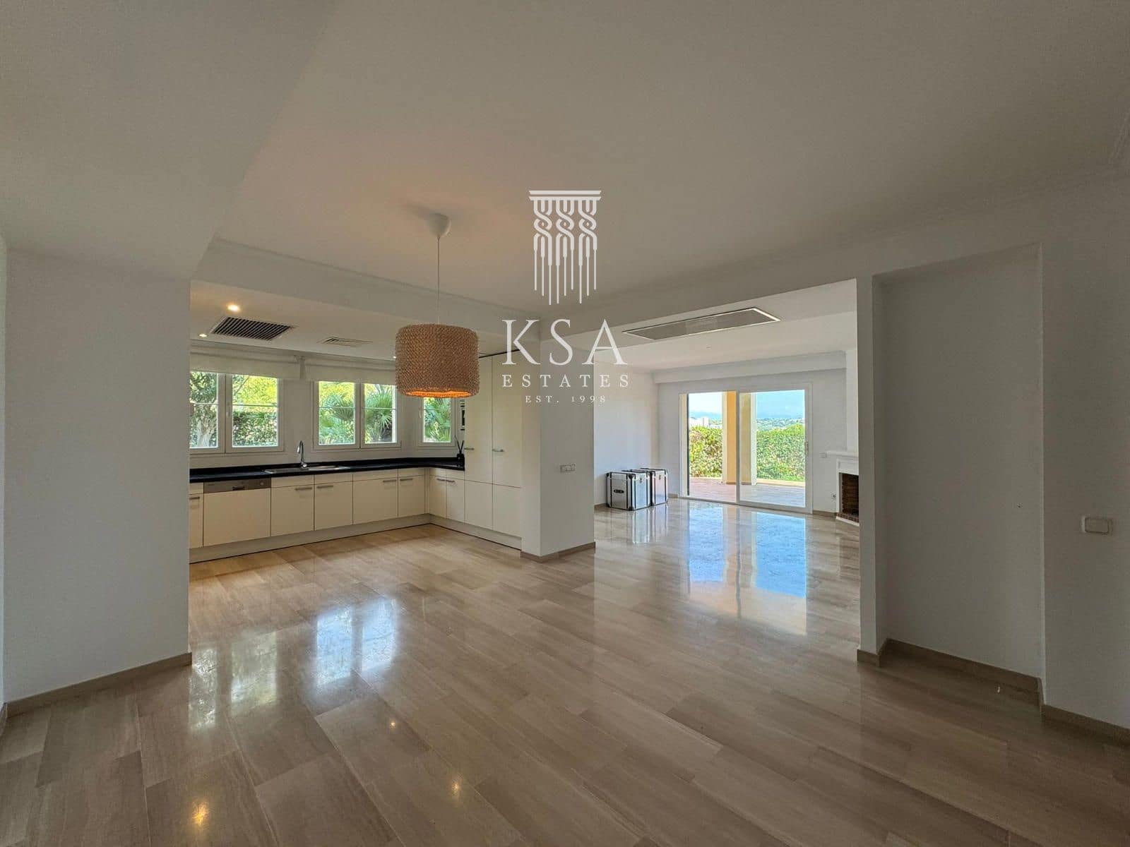 2 bedroom Flat for sale in Bendinat with pool garage - € 900,000 (Ref: 9386036)