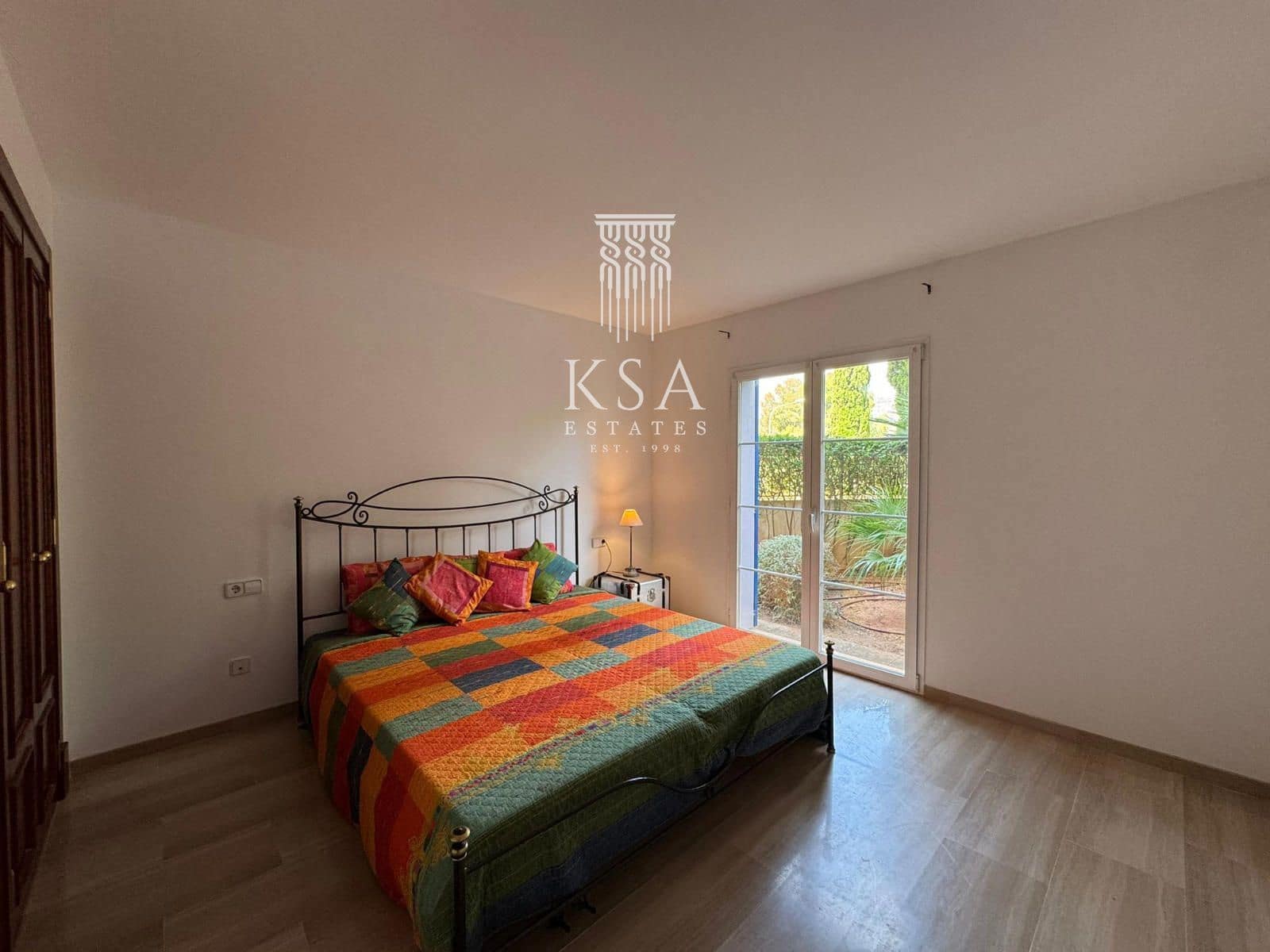 2 bedroom Flat for sale in Bendinat with pool garage - € 900,000 (Ref: 9386036)