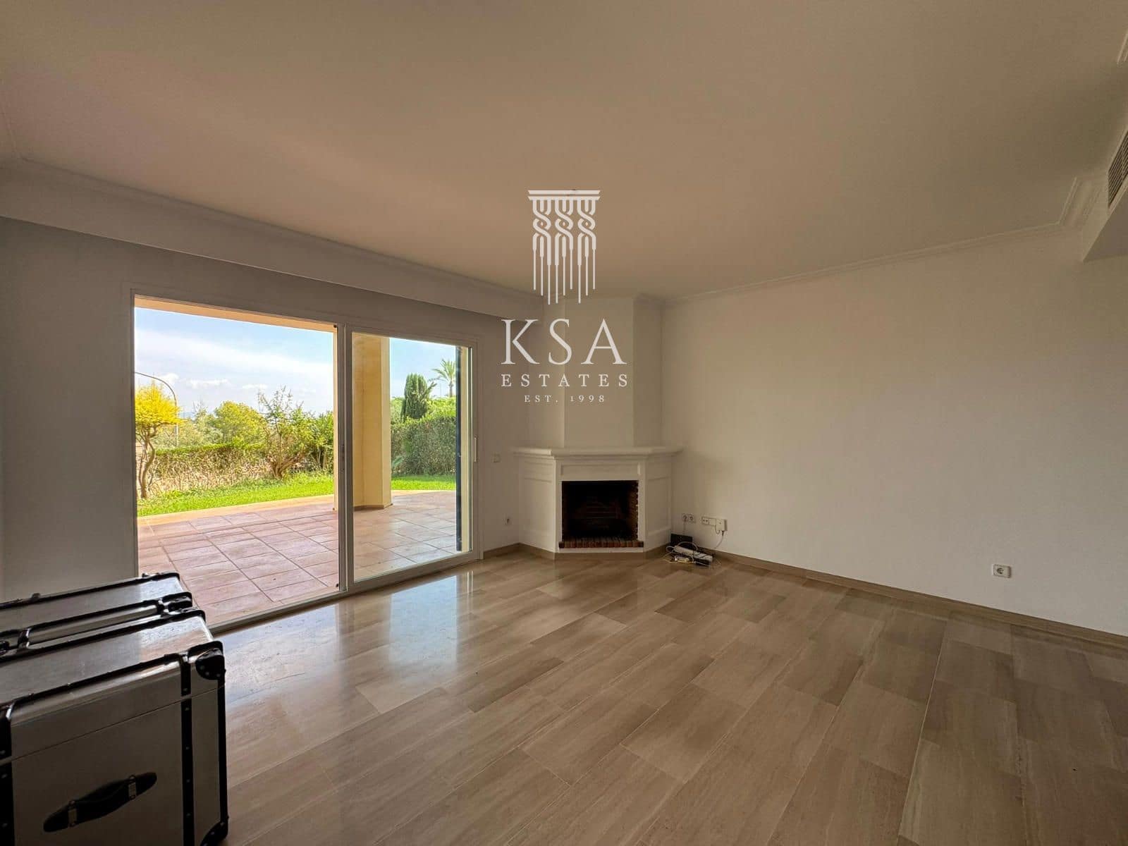 2 bedroom Flat for sale in Bendinat with pool garage - € 900,000 (Ref: 9386036)