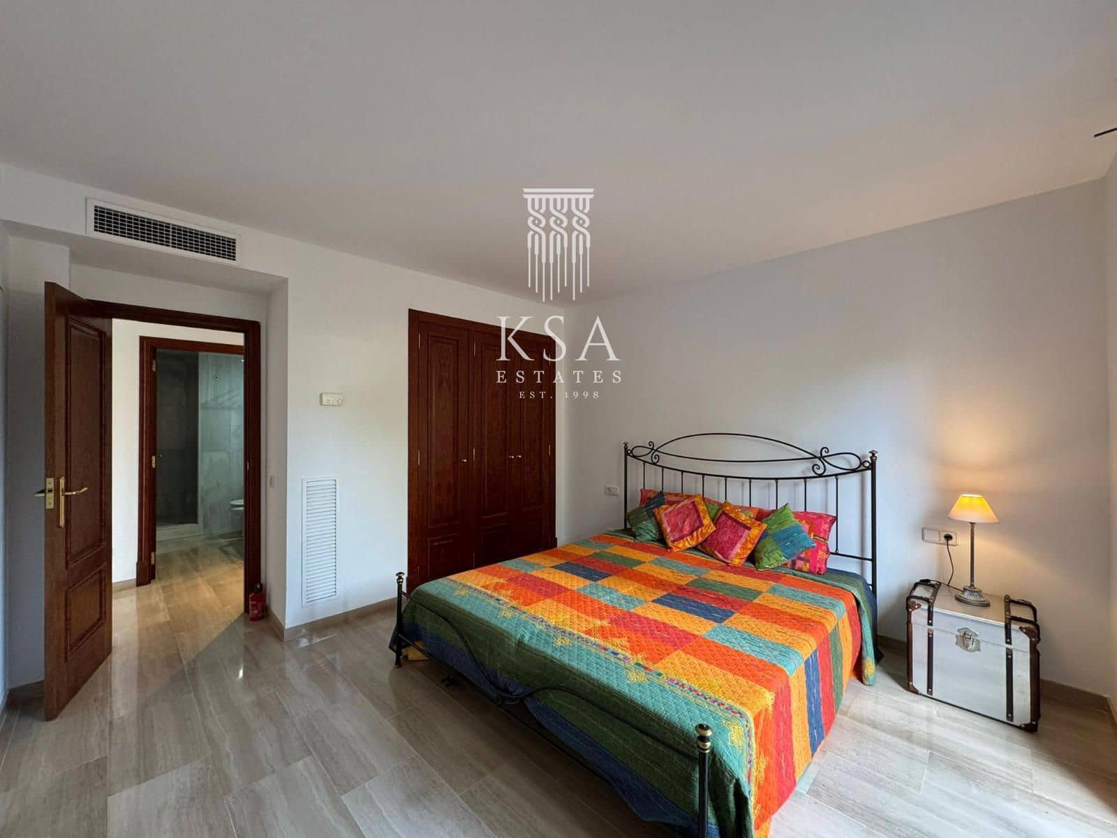 2 bedroom Flat for sale in Bendinat with pool garage - € 900,000 (Ref: 9386036)