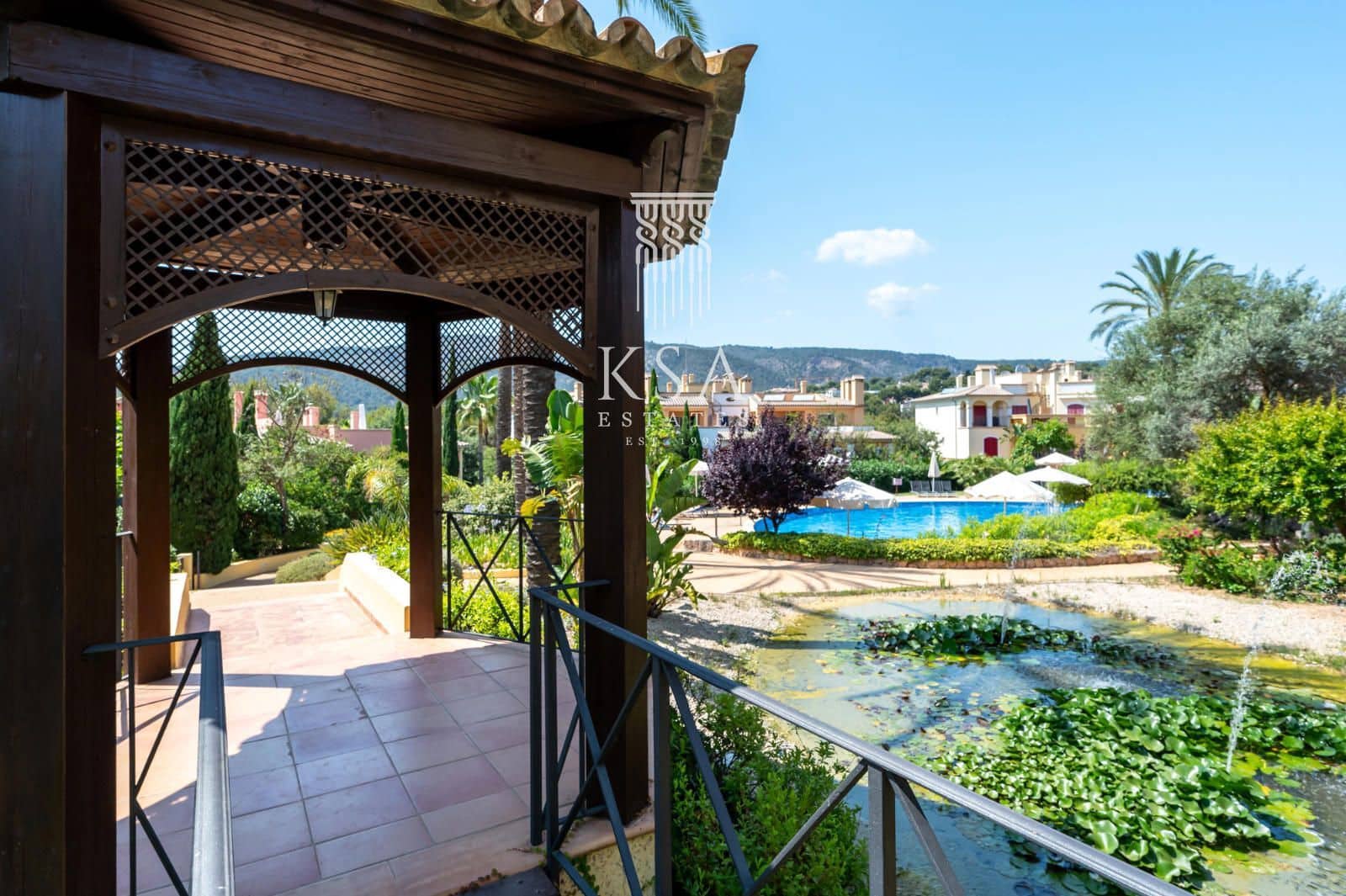 2 bedroom Flat for sale in Bendinat with pool garage - € 900,000 (Ref: 9386036)