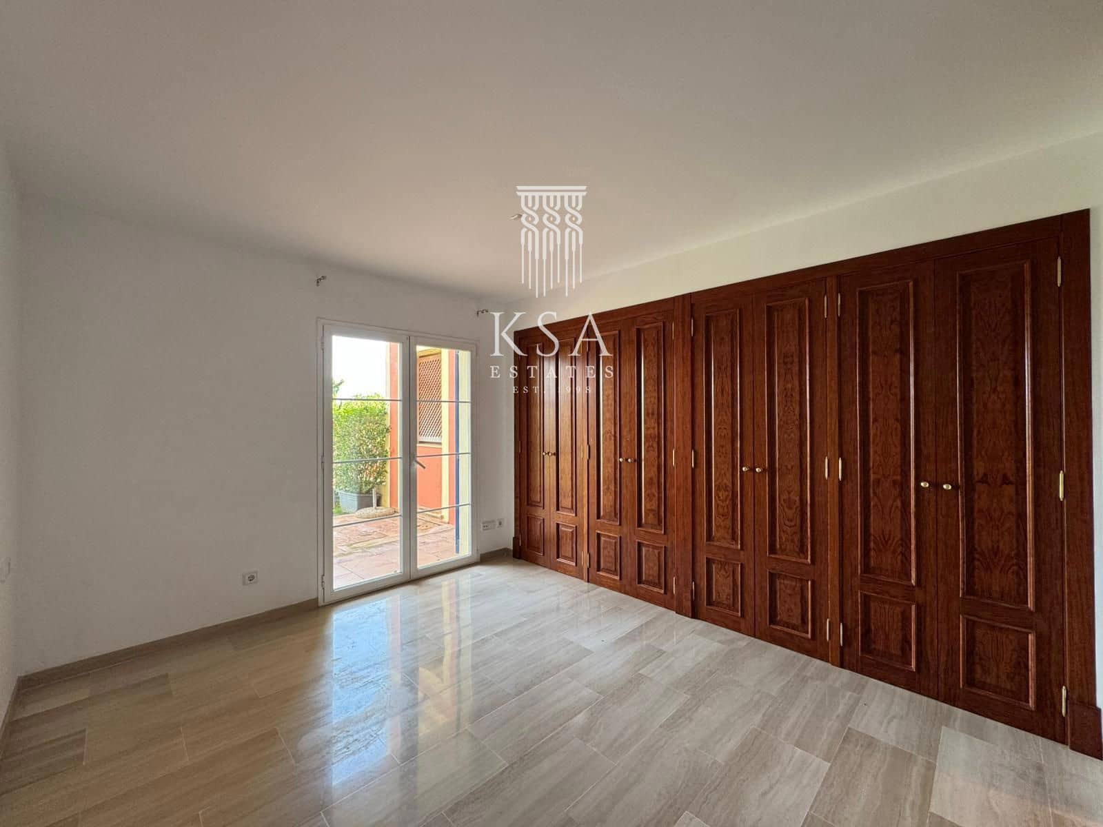 2 bedroom Flat for sale in Bendinat with pool garage - € 900,000 (Ref: 9386036)