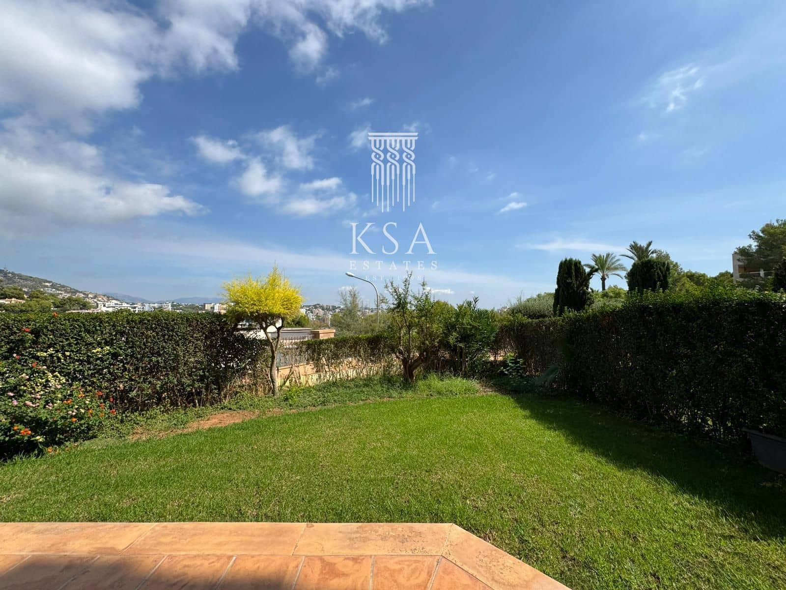 2 bedroom Flat for sale in Bendinat with pool garage - € 900,000 (Ref: 9386036)