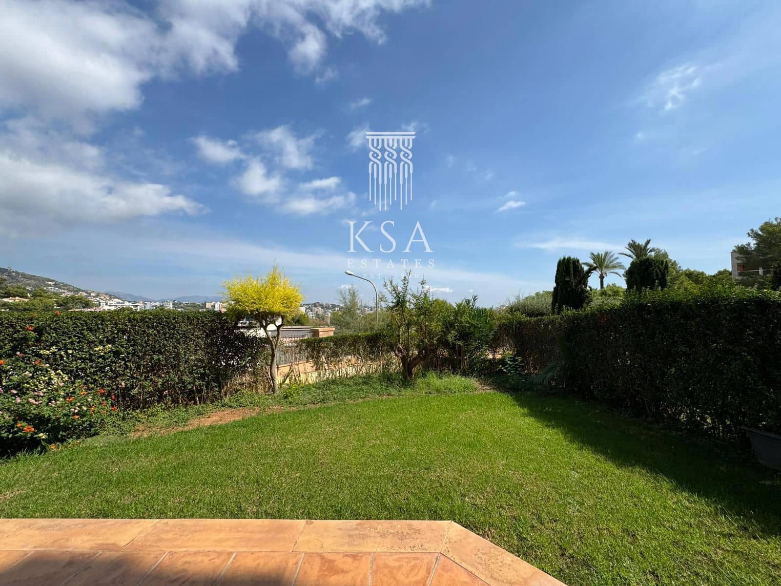 2 bedroom Flat for sale in Bendinat with pool garage - € 900,000 (Ref: 9386036)