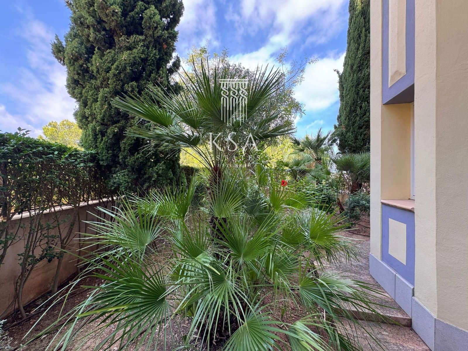 2 bedroom Flat for sale in Bendinat with pool garage - € 900,000 (Ref: 9386036)