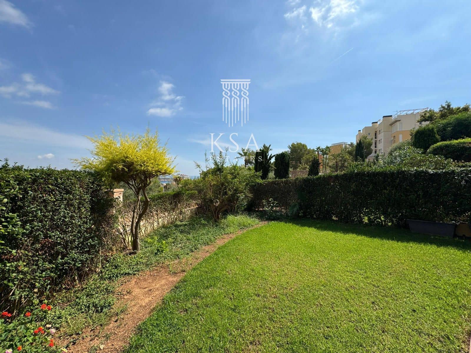 2 bedroom Flat for sale in Bendinat with pool garage - € 900,000 (Ref: 9386036)