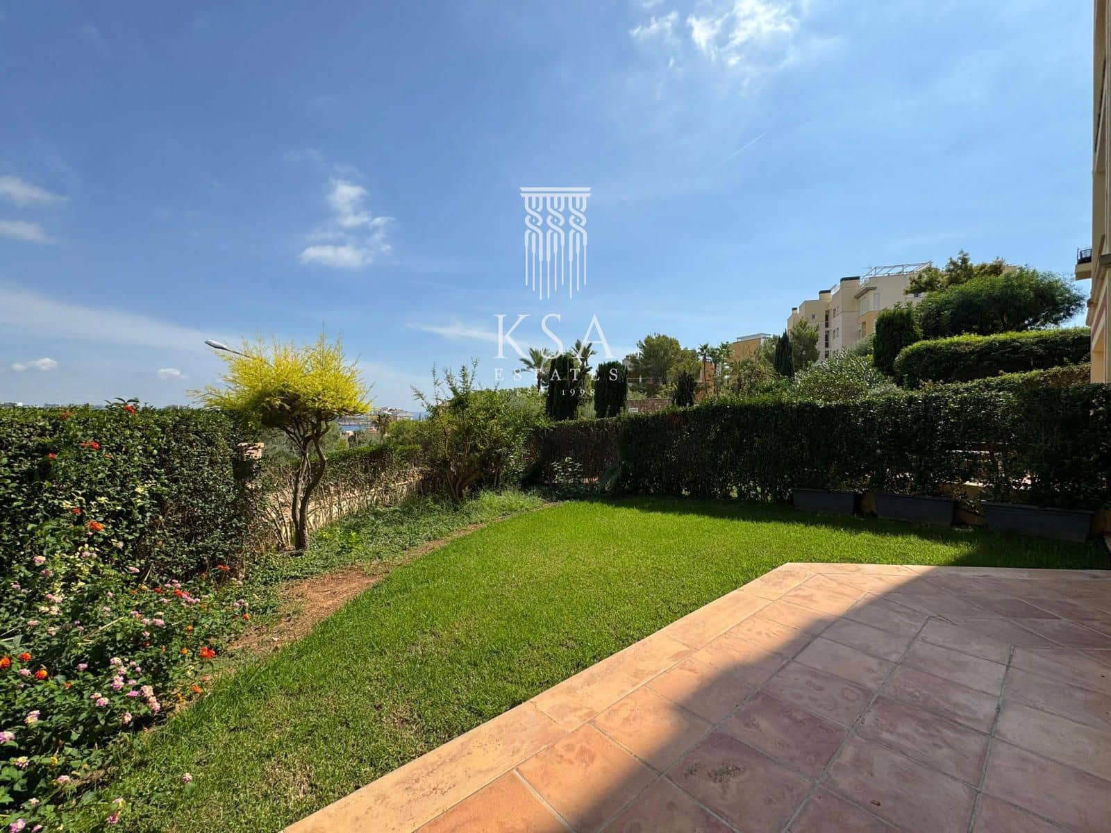 2 bedroom Flat for sale in Bendinat with pool garage - € 900,000 (Ref: 9386036)