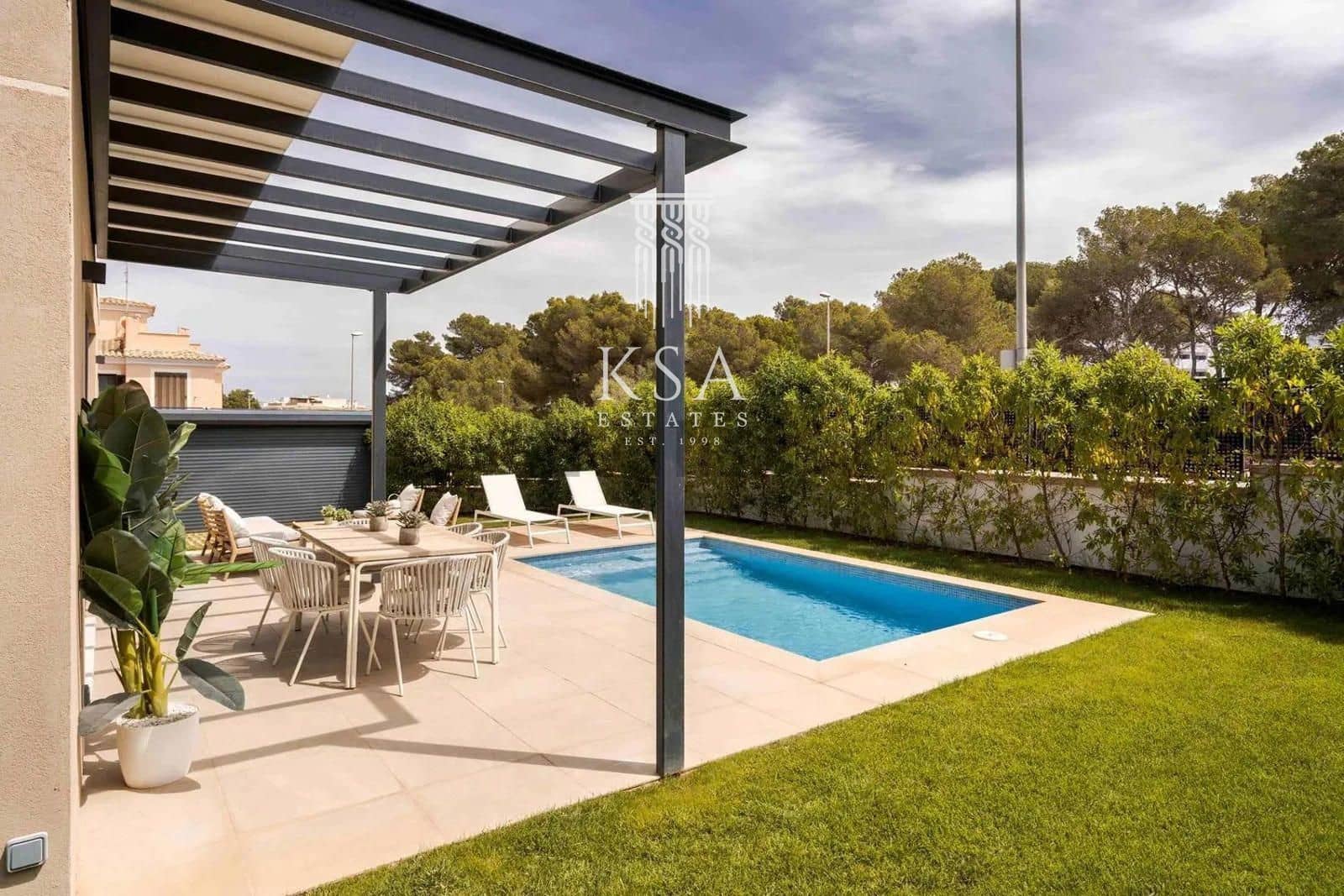 4 bedroom Villa for sale in Llucmajor with pool garage - € 850,000 (Ref: 9399995)