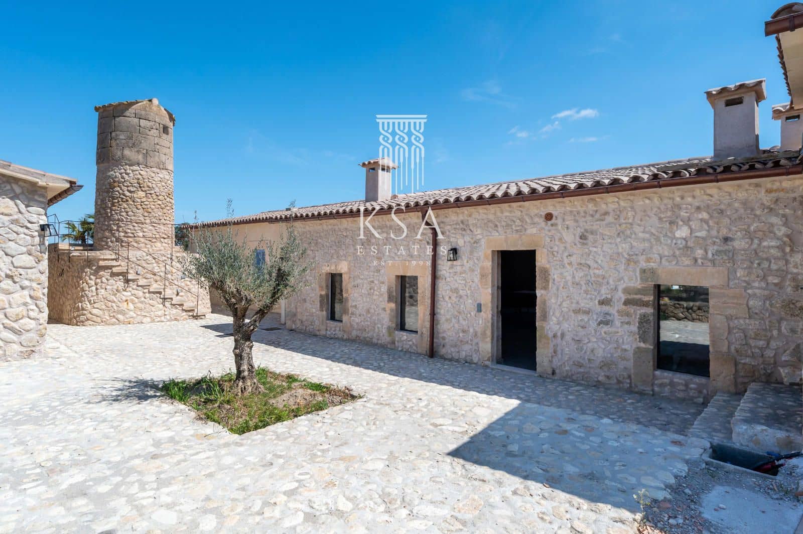 12 bedroom Finca/Country House for sale in Montuiri with pool garage - € 7,000,000 (Ref: 9503492)