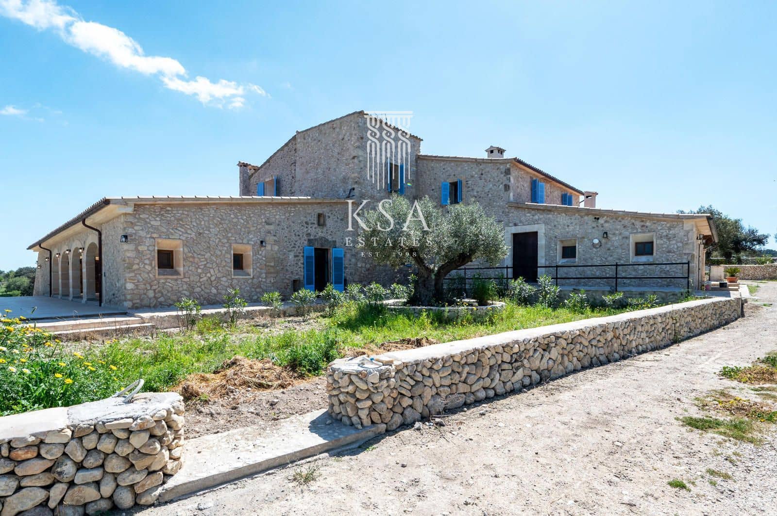 12 bedroom Finca/Country House for sale in Montuiri with pool garage - € 7,000,000 (Ref: 9503492)