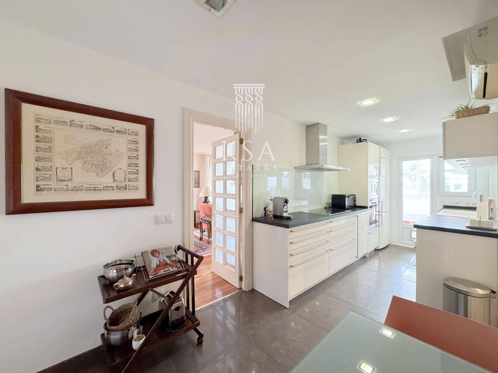 4 makuuhuone Asunto myytävänä paikassa Cas Catala mukana uima-altaan 
autotalli - 1 400 000 € (Ref: 9622994)