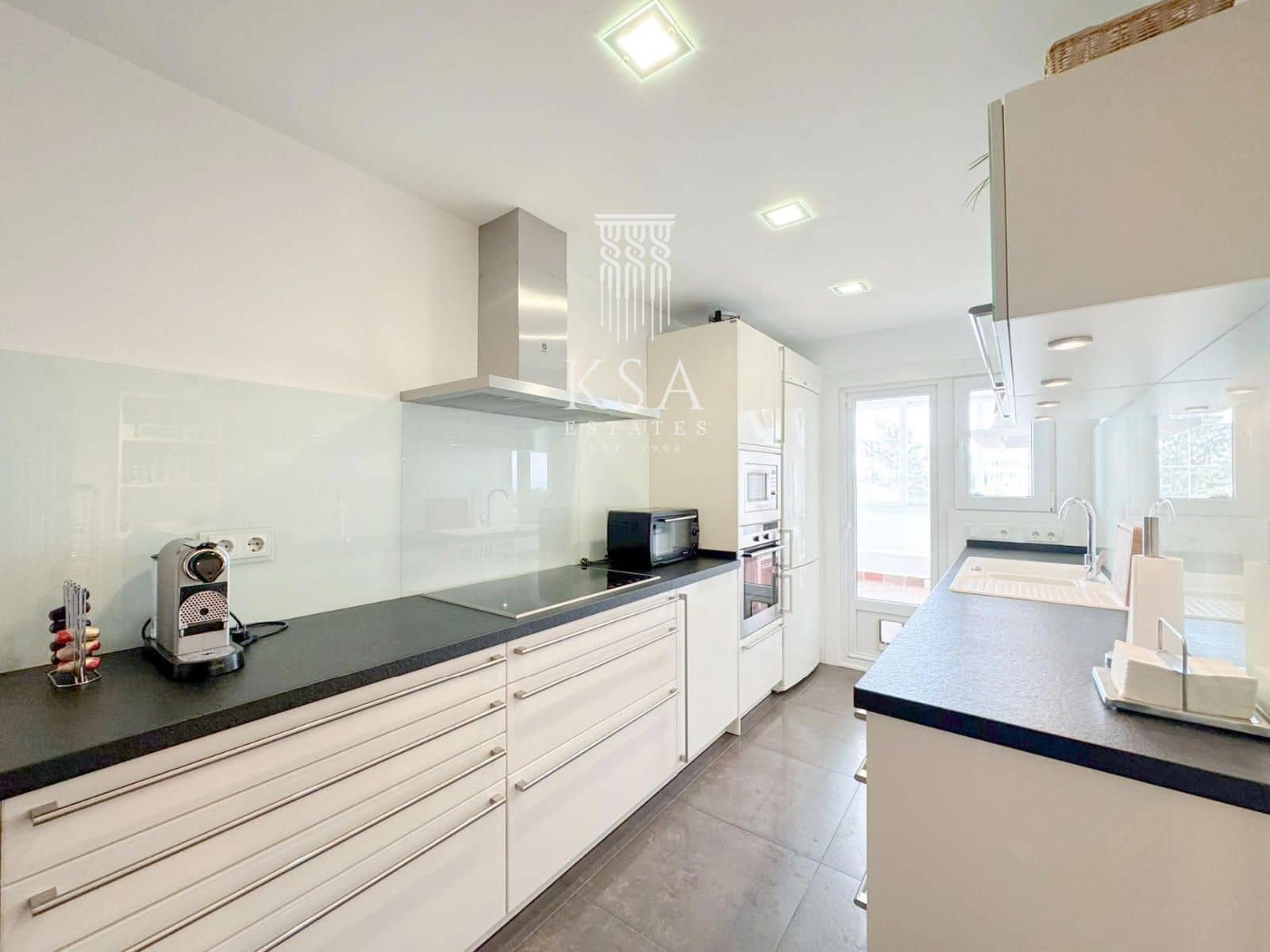 4 makuuhuone Asunto myytävänä paikassa Cas Catala mukana uima-altaan 
autotalli - 1 400 000 € (Ref: 9622994)