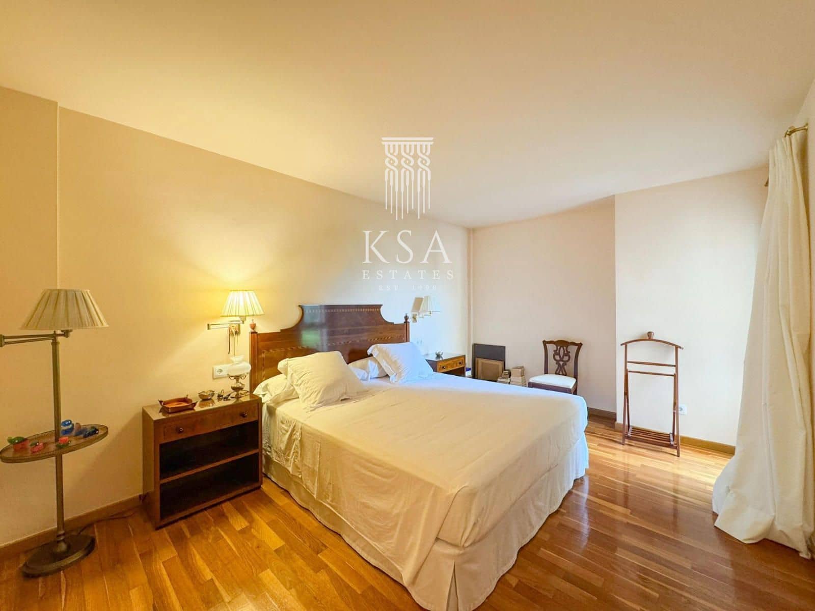 4 makuuhuone Asunto myytävänä paikassa Cas Catala mukana uima-altaan 
autotalli - 1 400 000 € (Ref: 9622994)