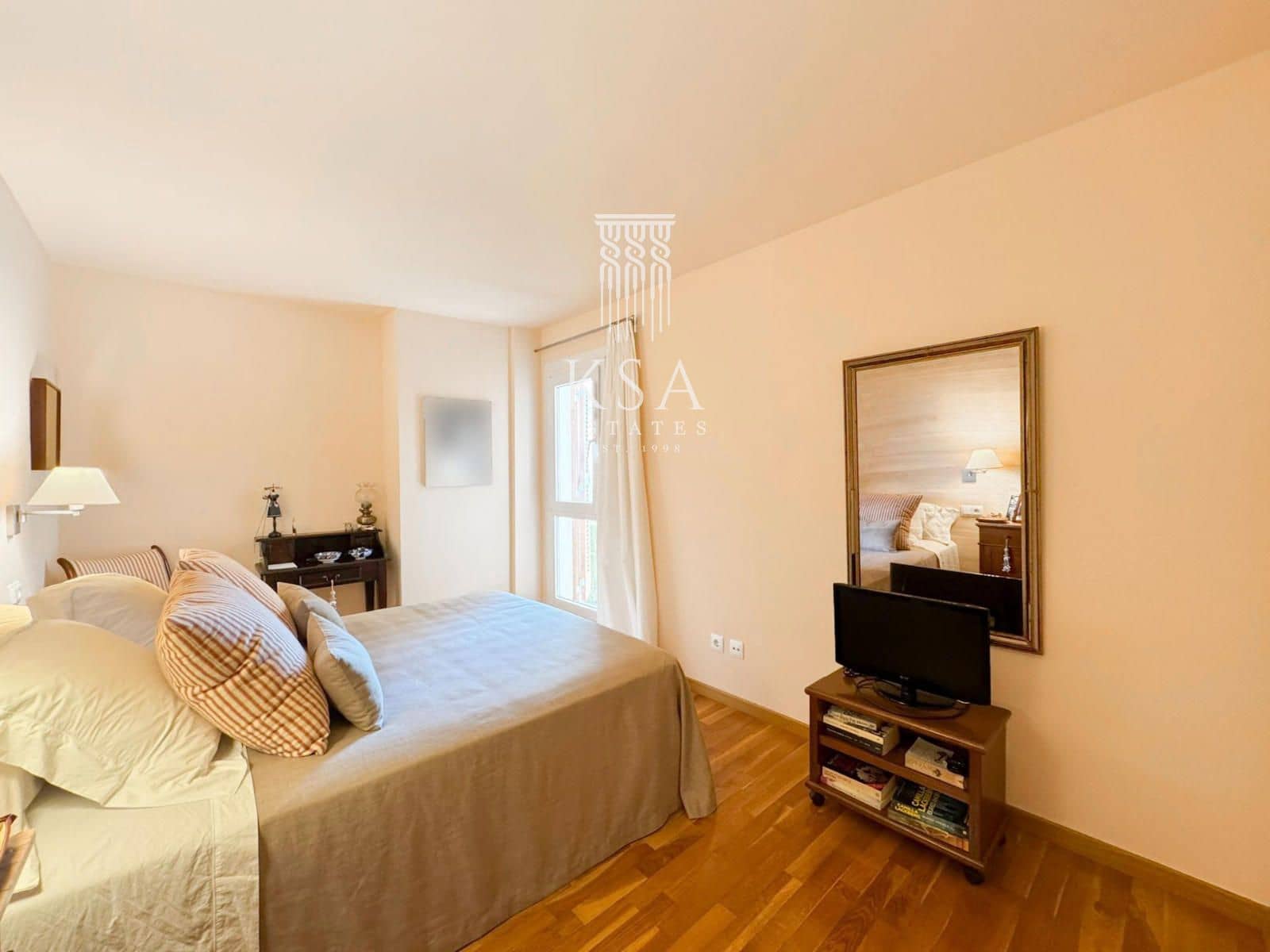 4 makuuhuone Asunto myytävänä paikassa Cas Catala mukana uima-altaan 
autotalli - 1 400 000 € (Ref: 9622994)