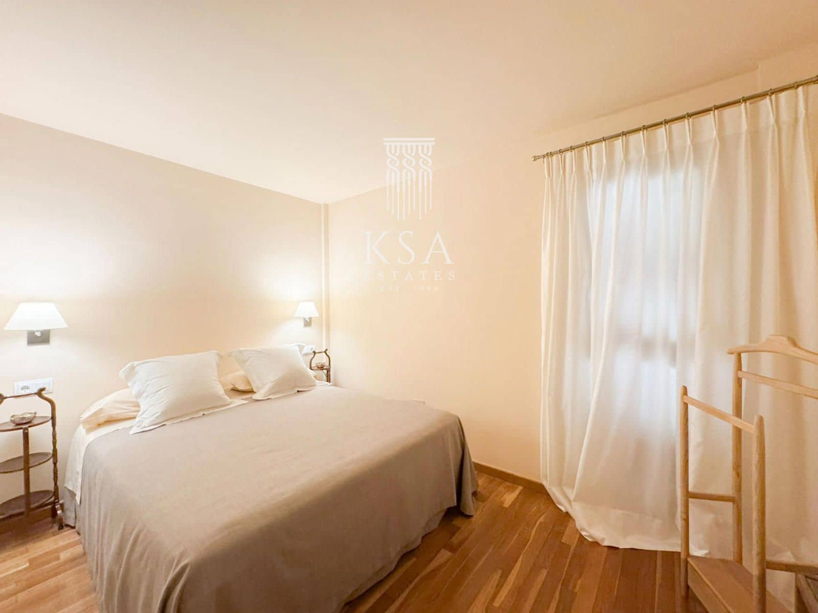 4 makuuhuone Asunto myytävänä paikassa Cas Catala mukana uima-altaan 
autotalli - 1 400 000 € (Ref: 9622994)