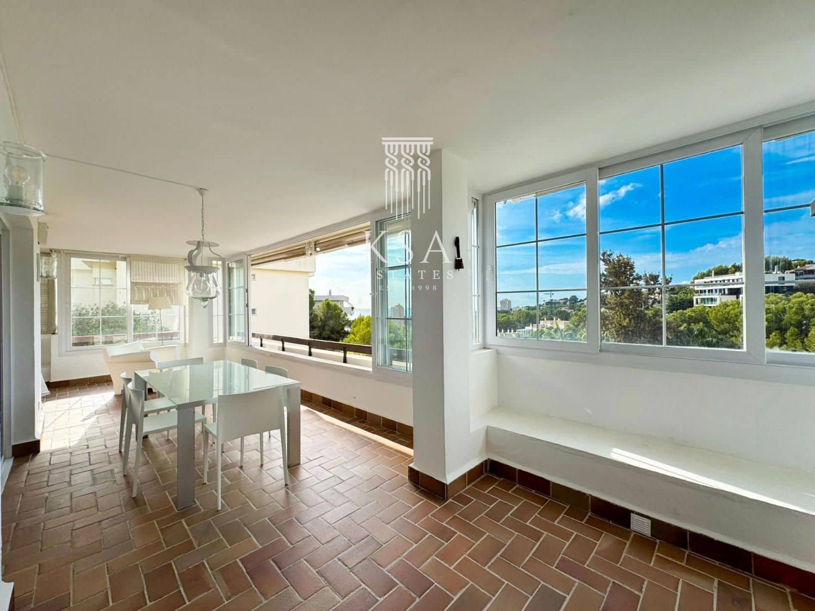 4 makuuhuone Asunto myytävänä paikassa Cas Catala mukana uima-altaan 
autotalli - 1 400 000 € (Ref: 9622994)