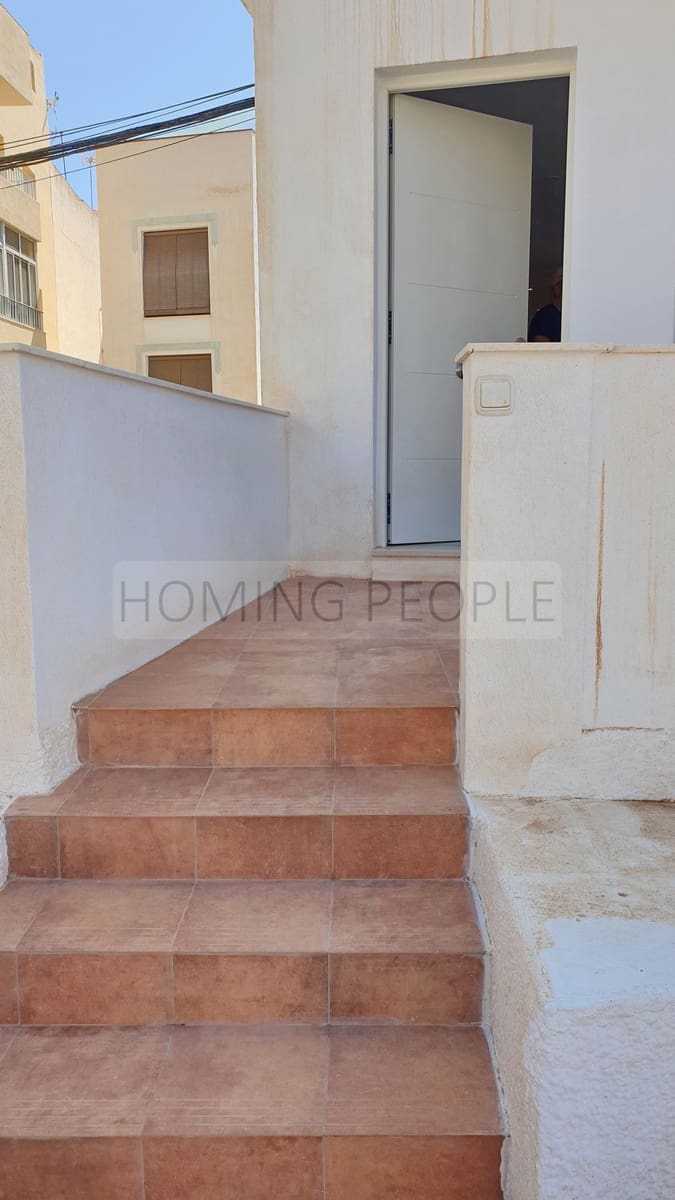 2 bedroom Flat for rent in La Herradura - € 800 (Ref: 10054807)