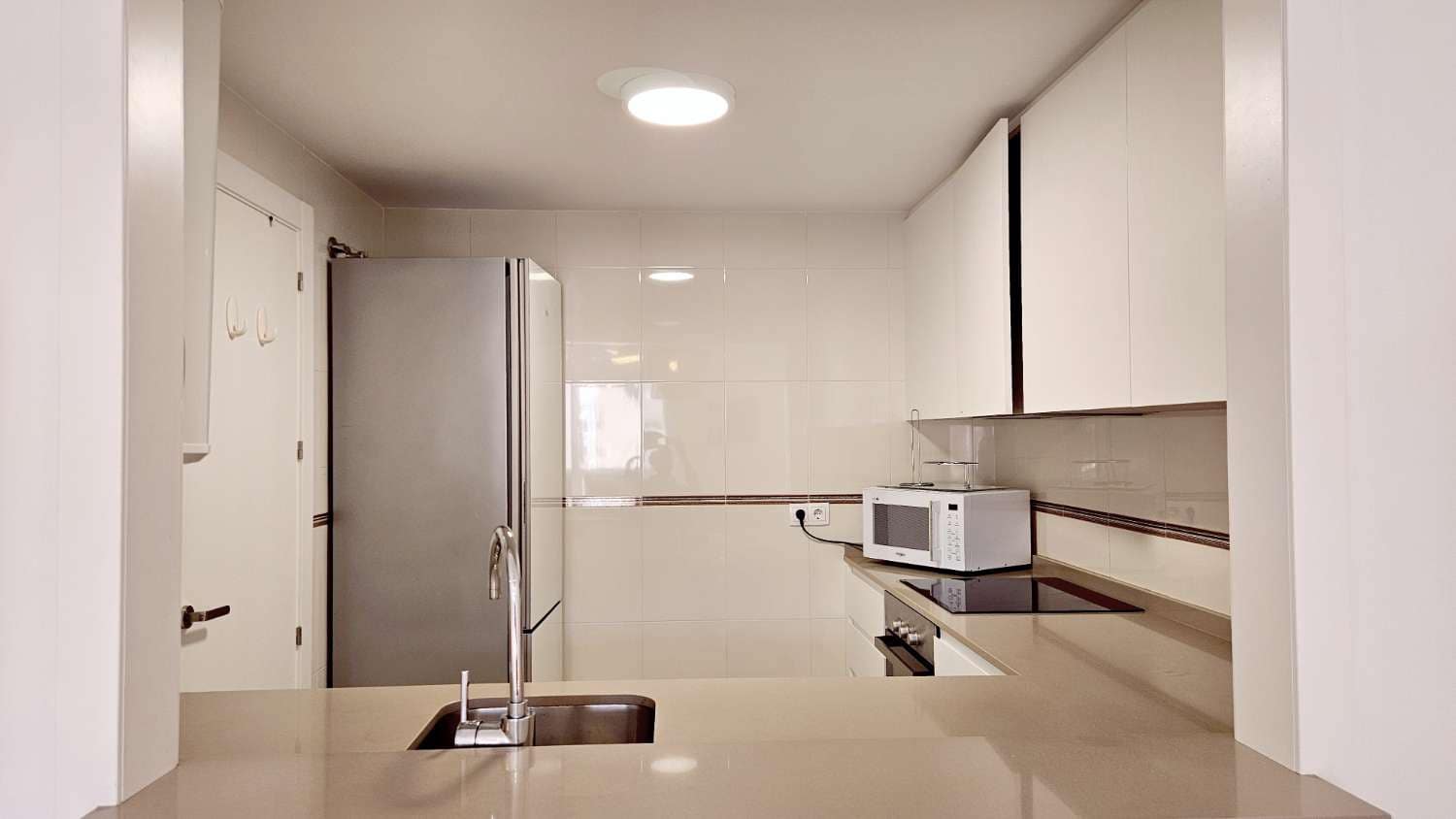3 slaapkamer Flat te huur in La Herradura met garage - € 1.300 (Ref: 10088940)